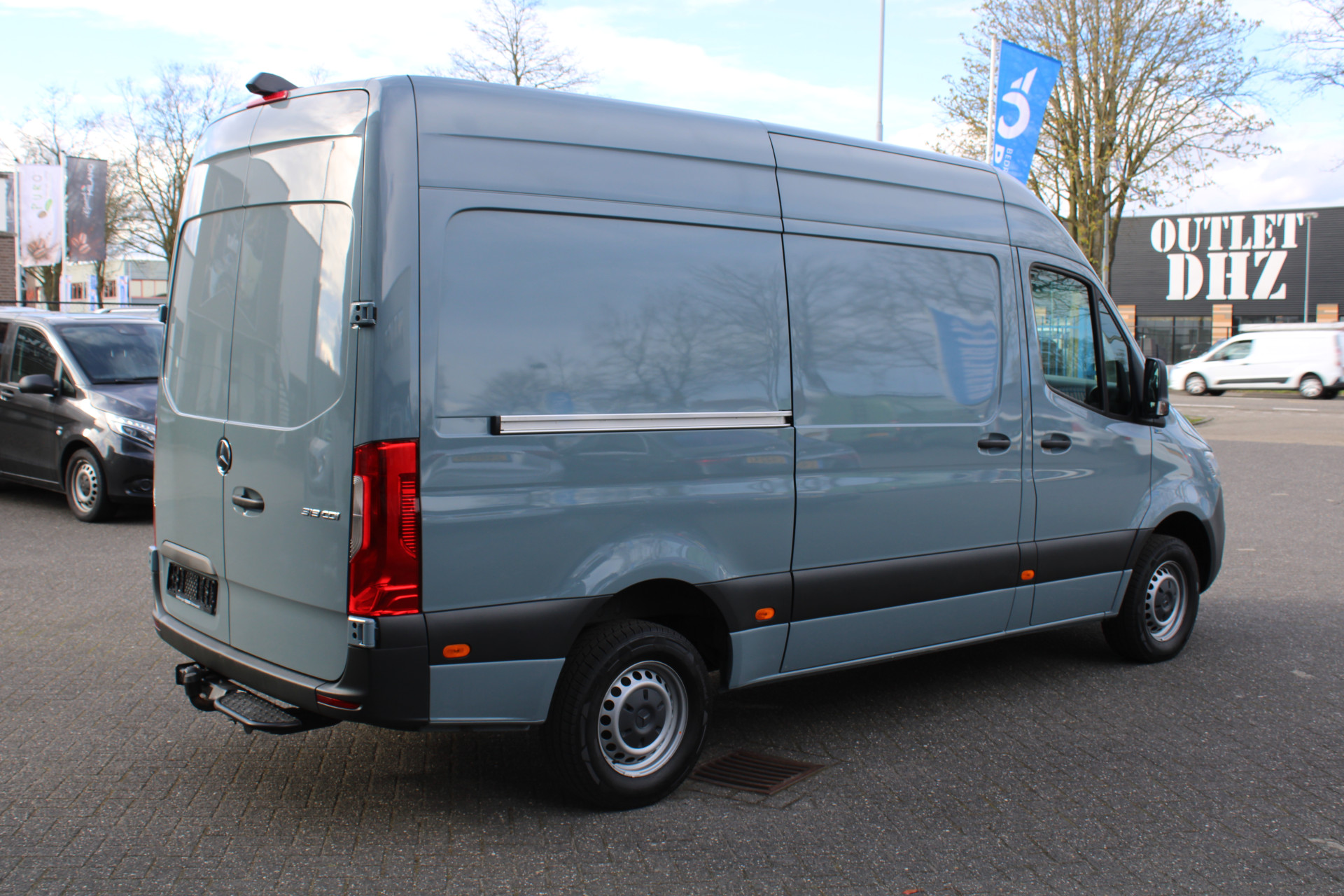 37818241-2.jpg
