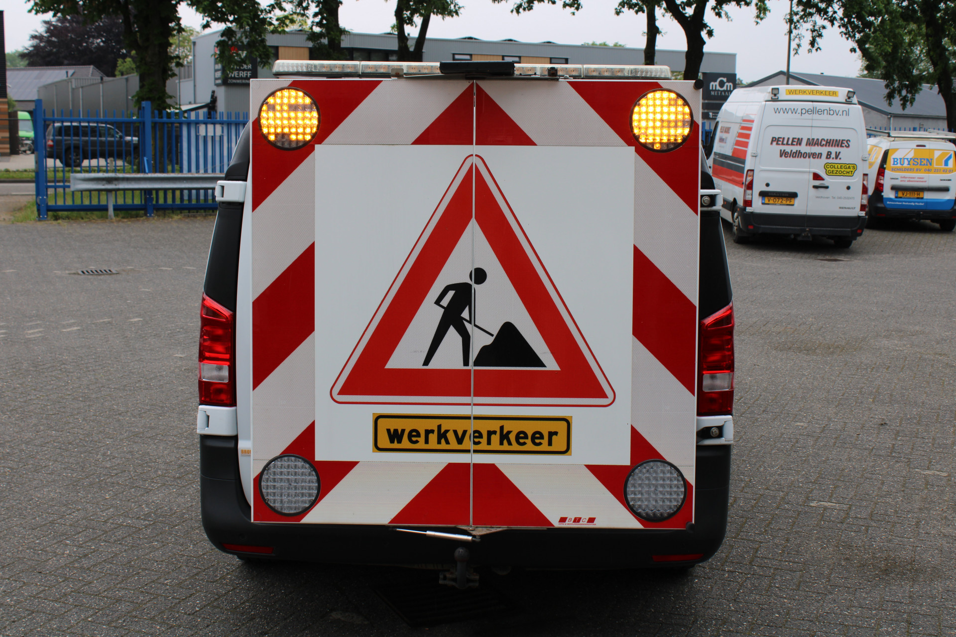 38391909-1.jpg