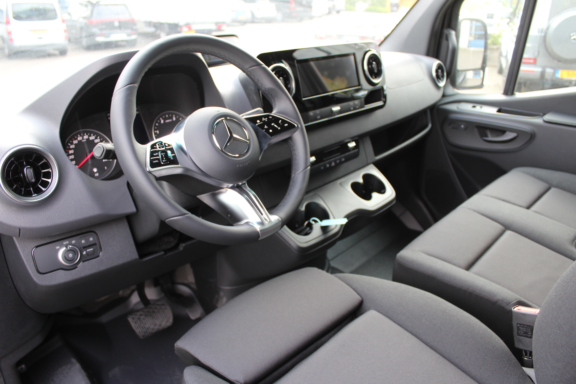 39501750-3.jpg