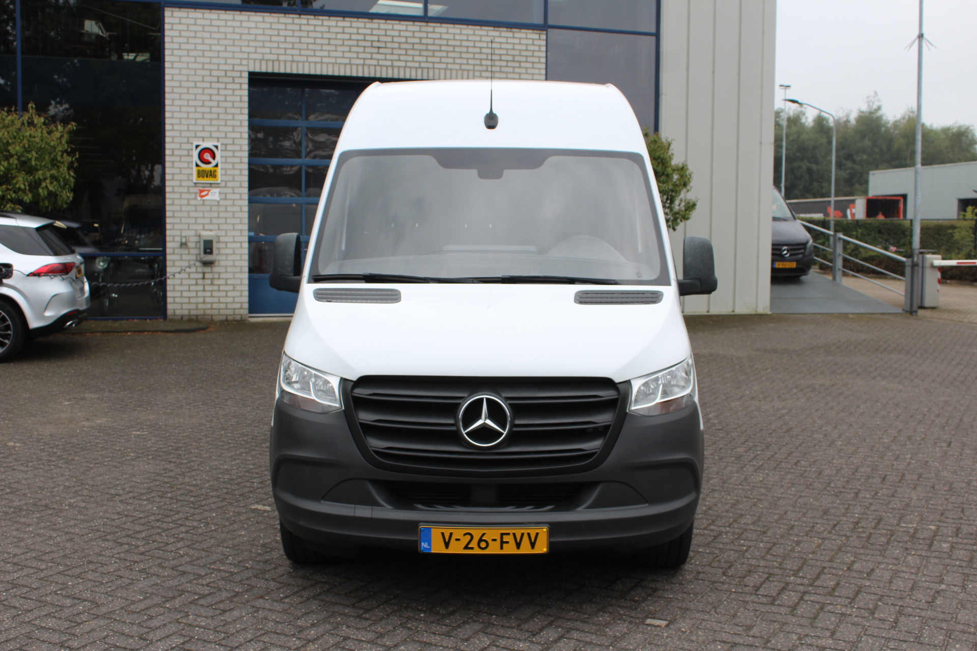 40022506-1.jpg