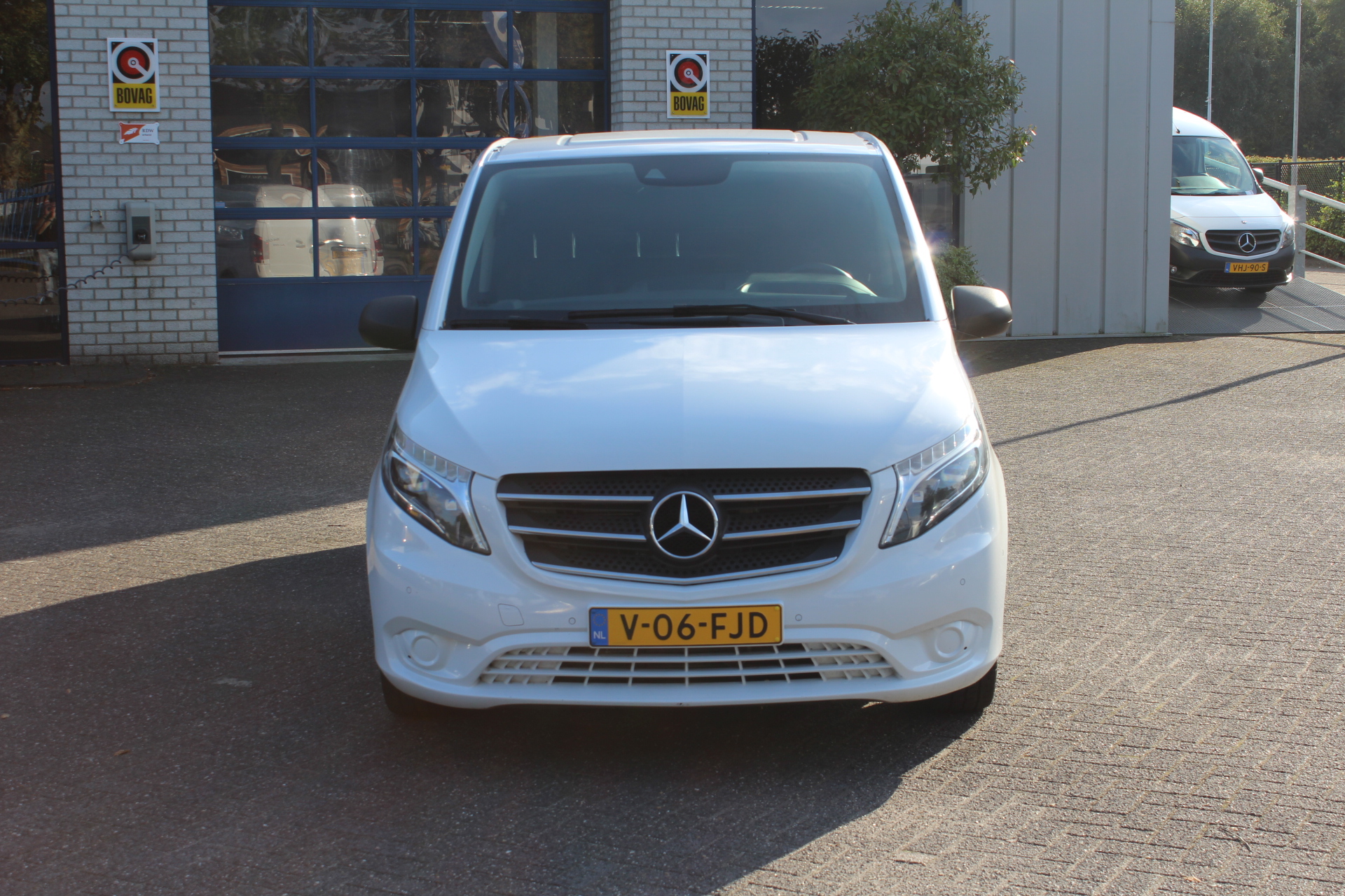 40257796-1.jpg