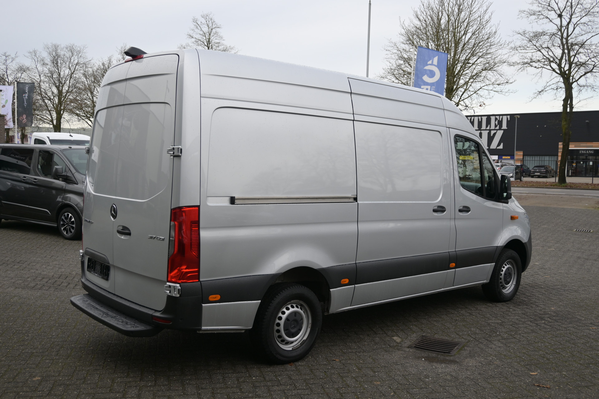 40263875-2.jpg