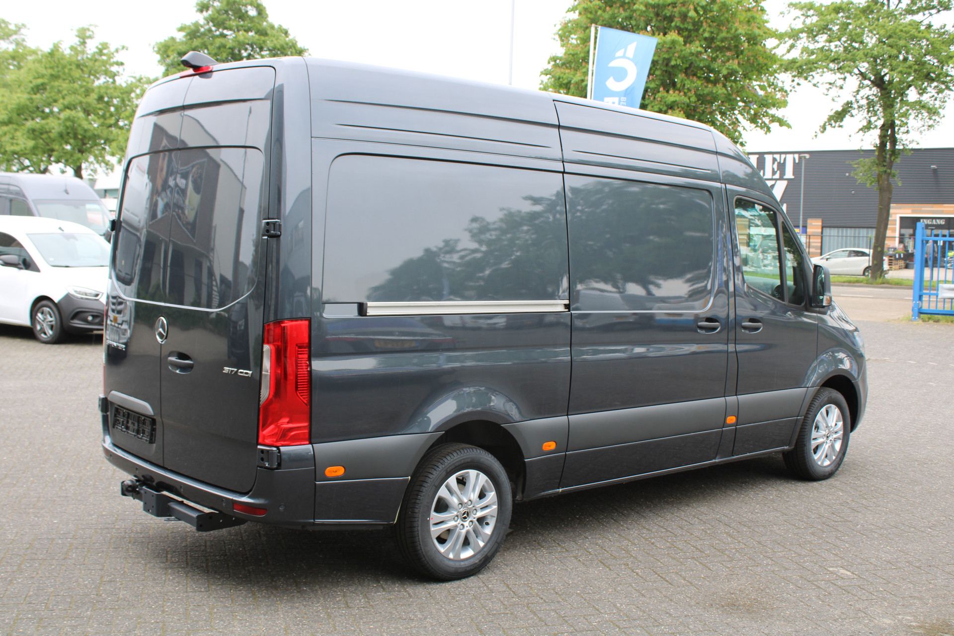 40815601-2.jpg