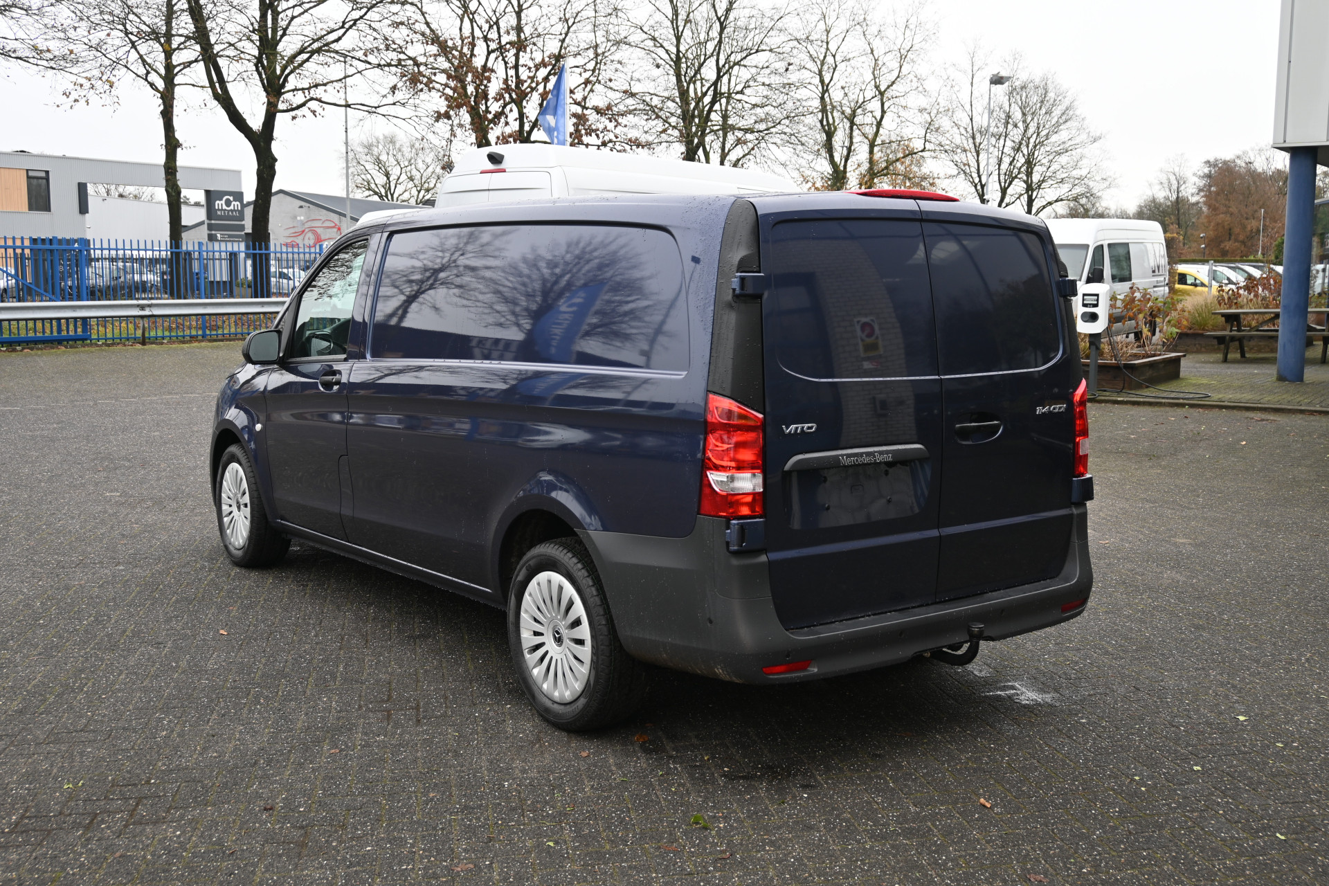 41528499-3.jpg