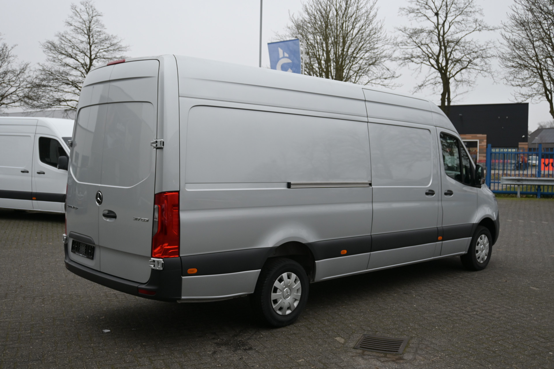 41846594-3.jpg