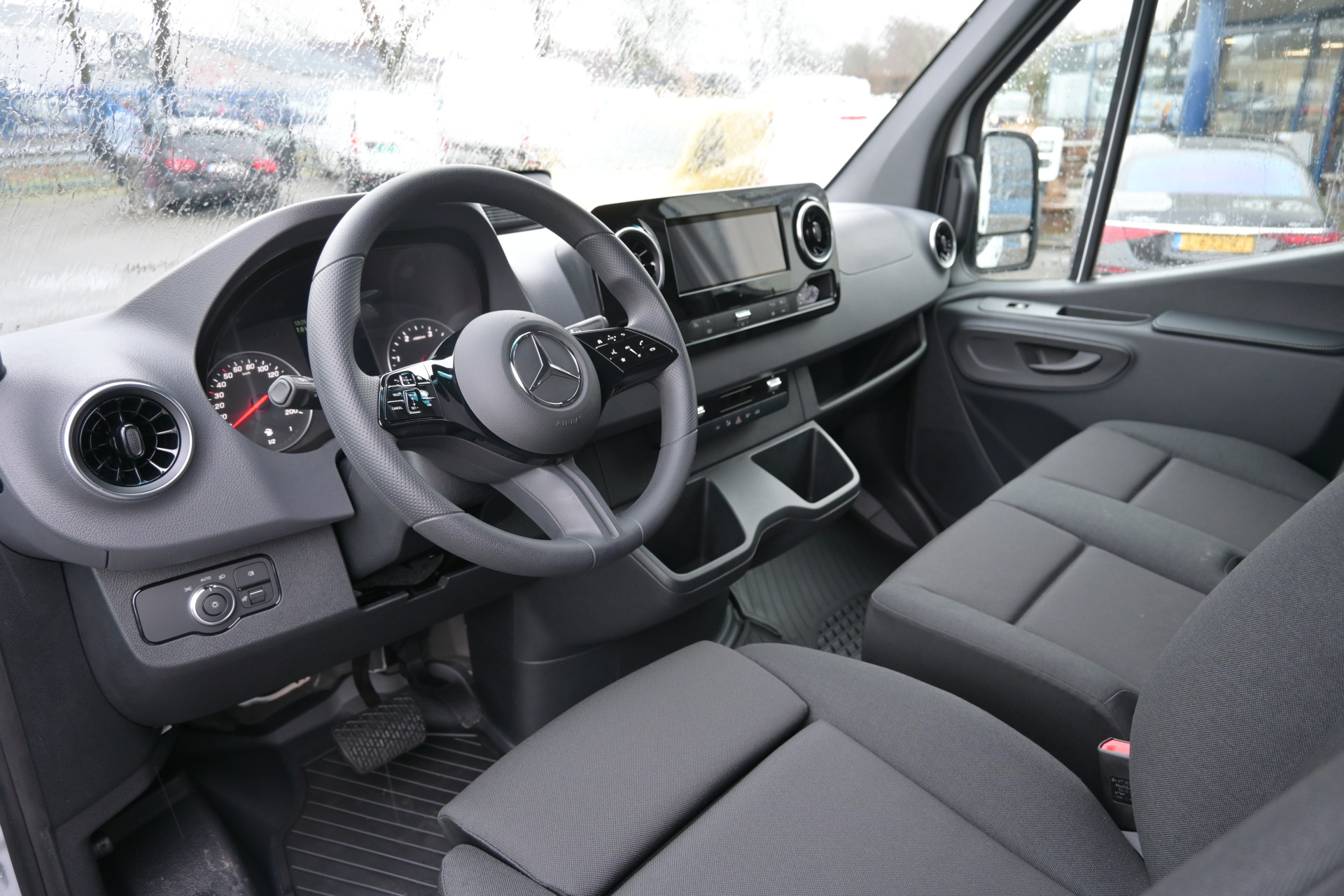 42257942-4.jpg