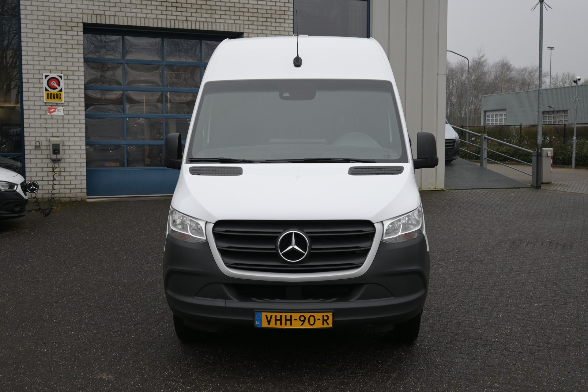 42840321-1.jpg