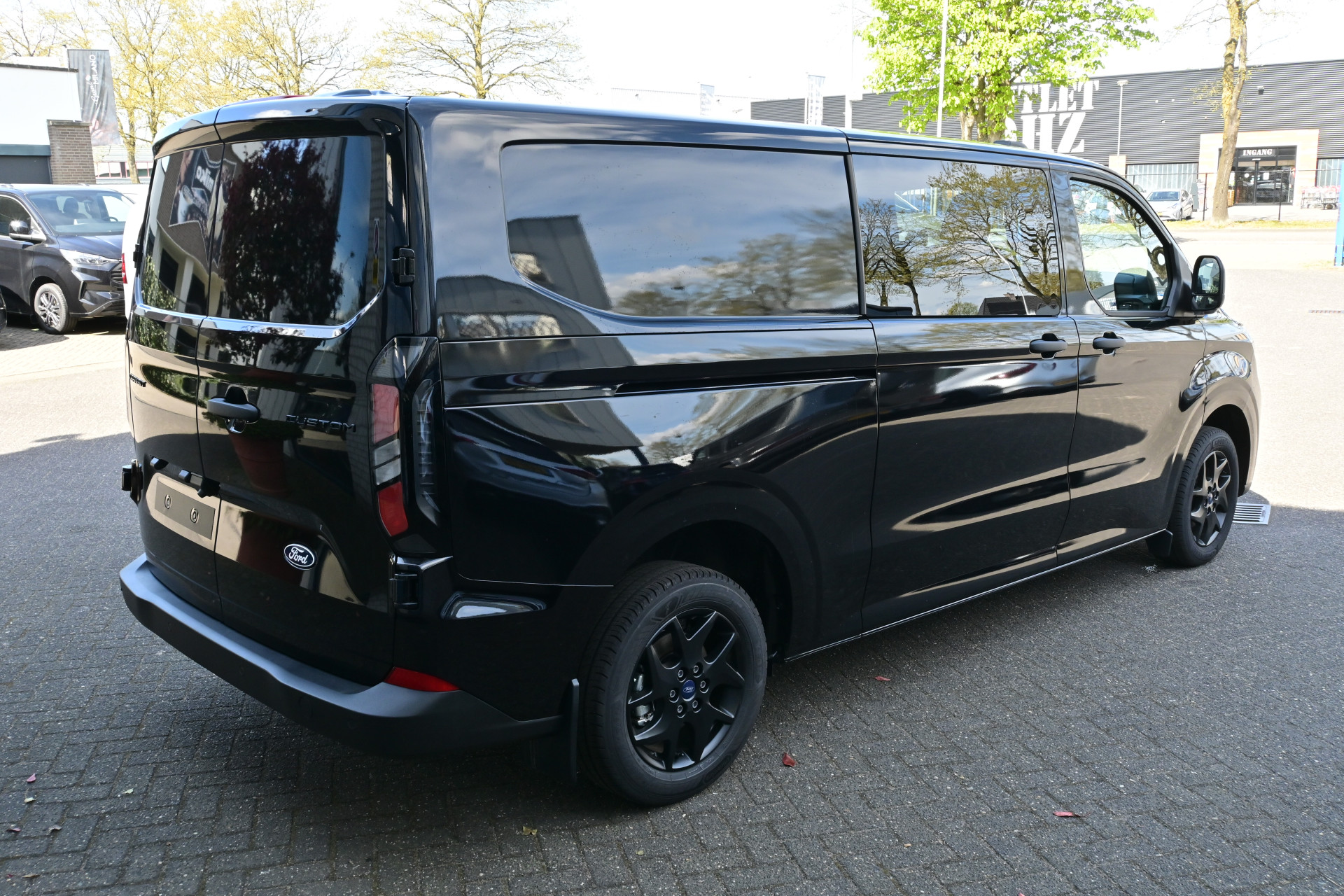 43139707-4.jpg