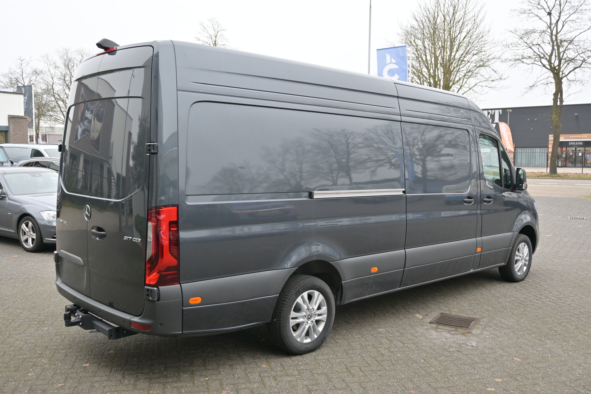 43374642-2.jpg