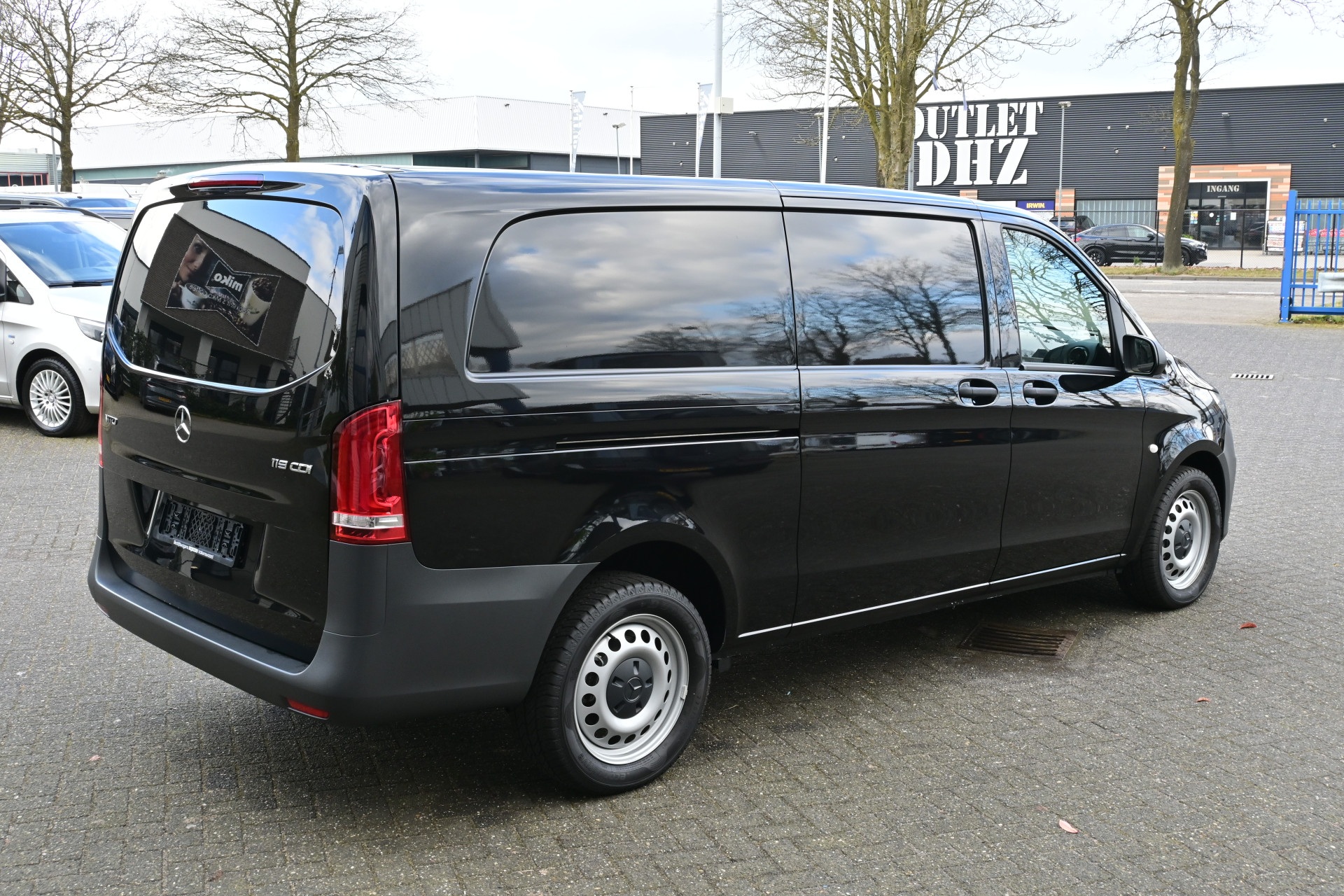 43512965-2.jpg