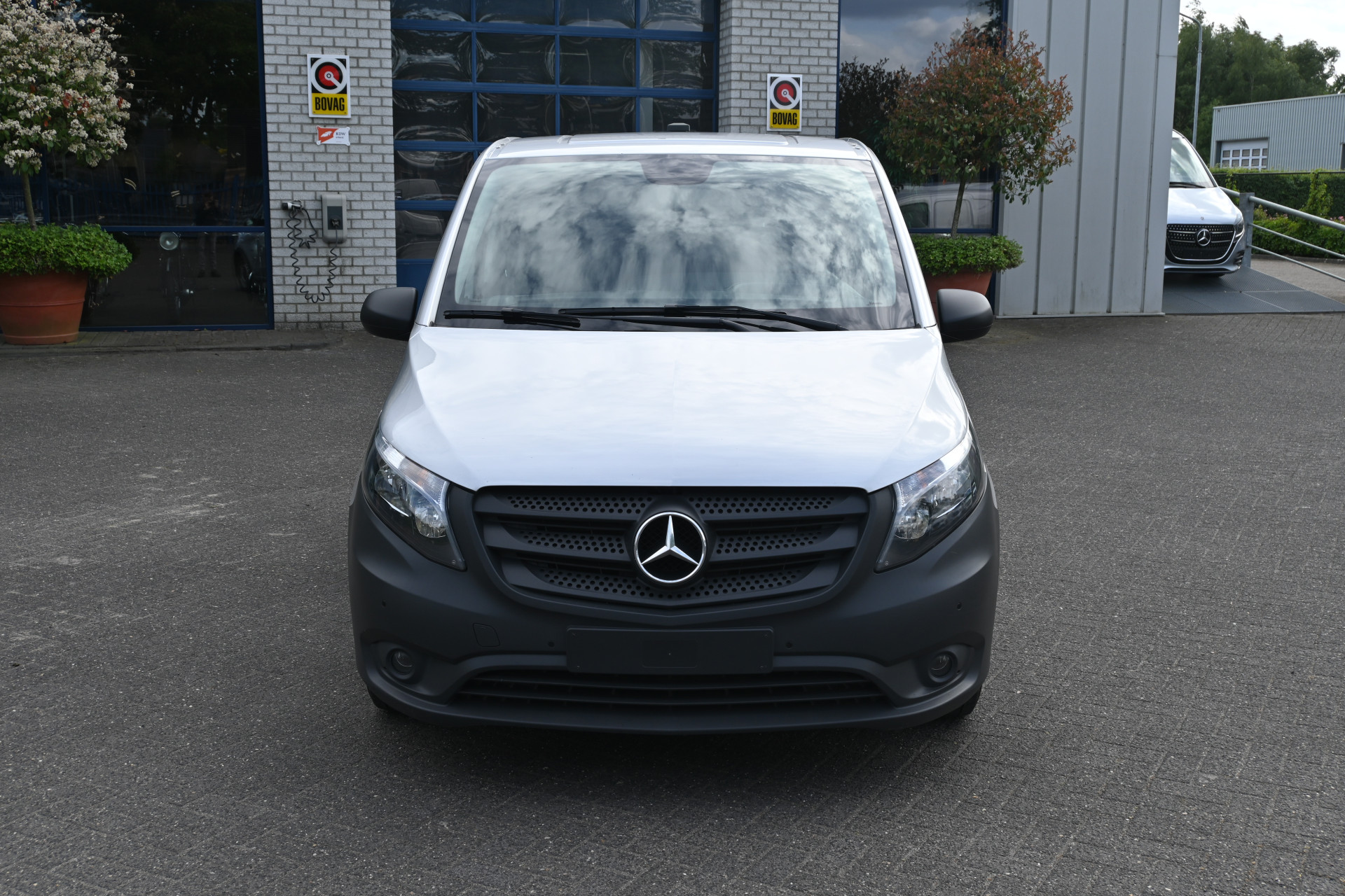 43571339-1.jpg