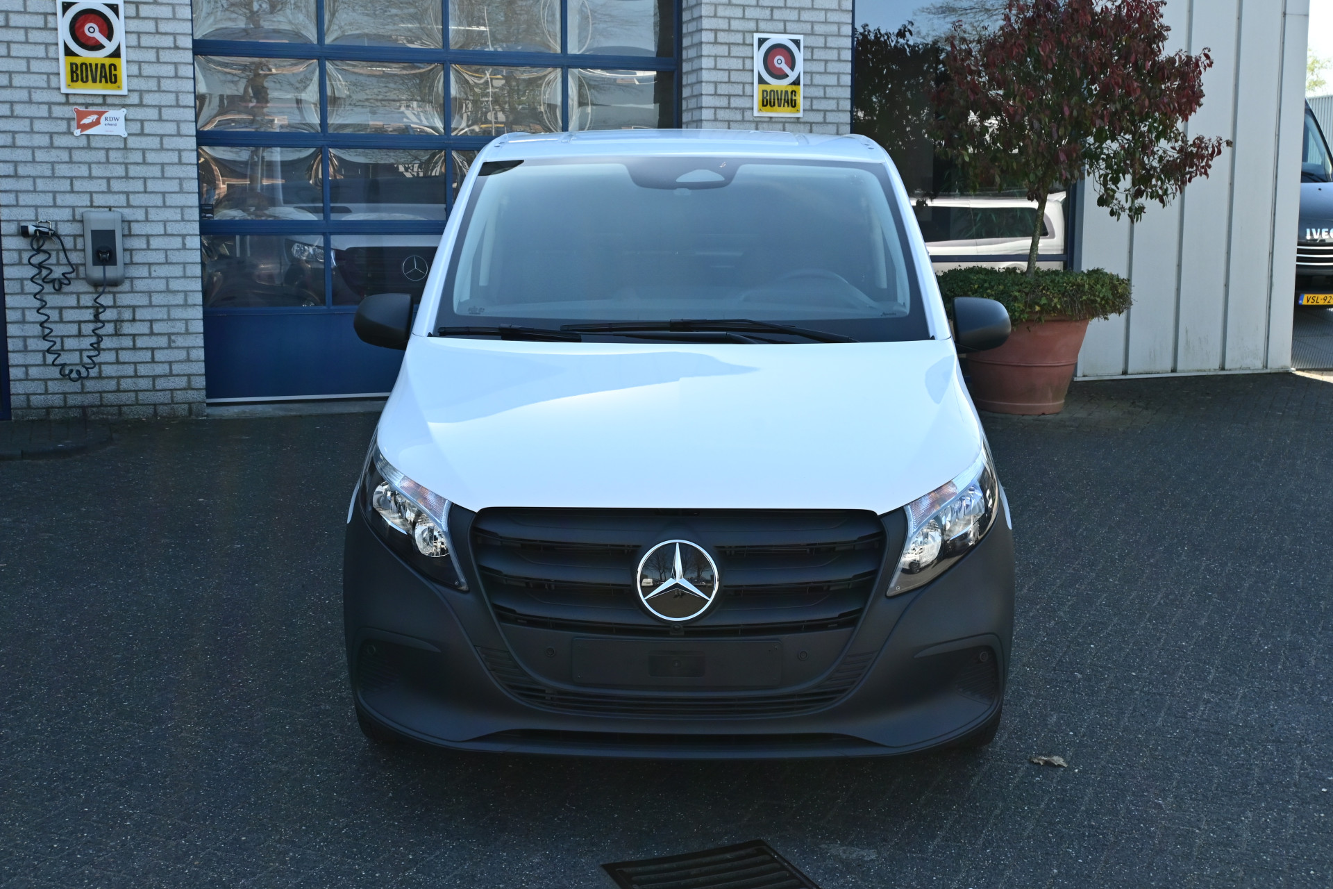 44005939-1.jpg
