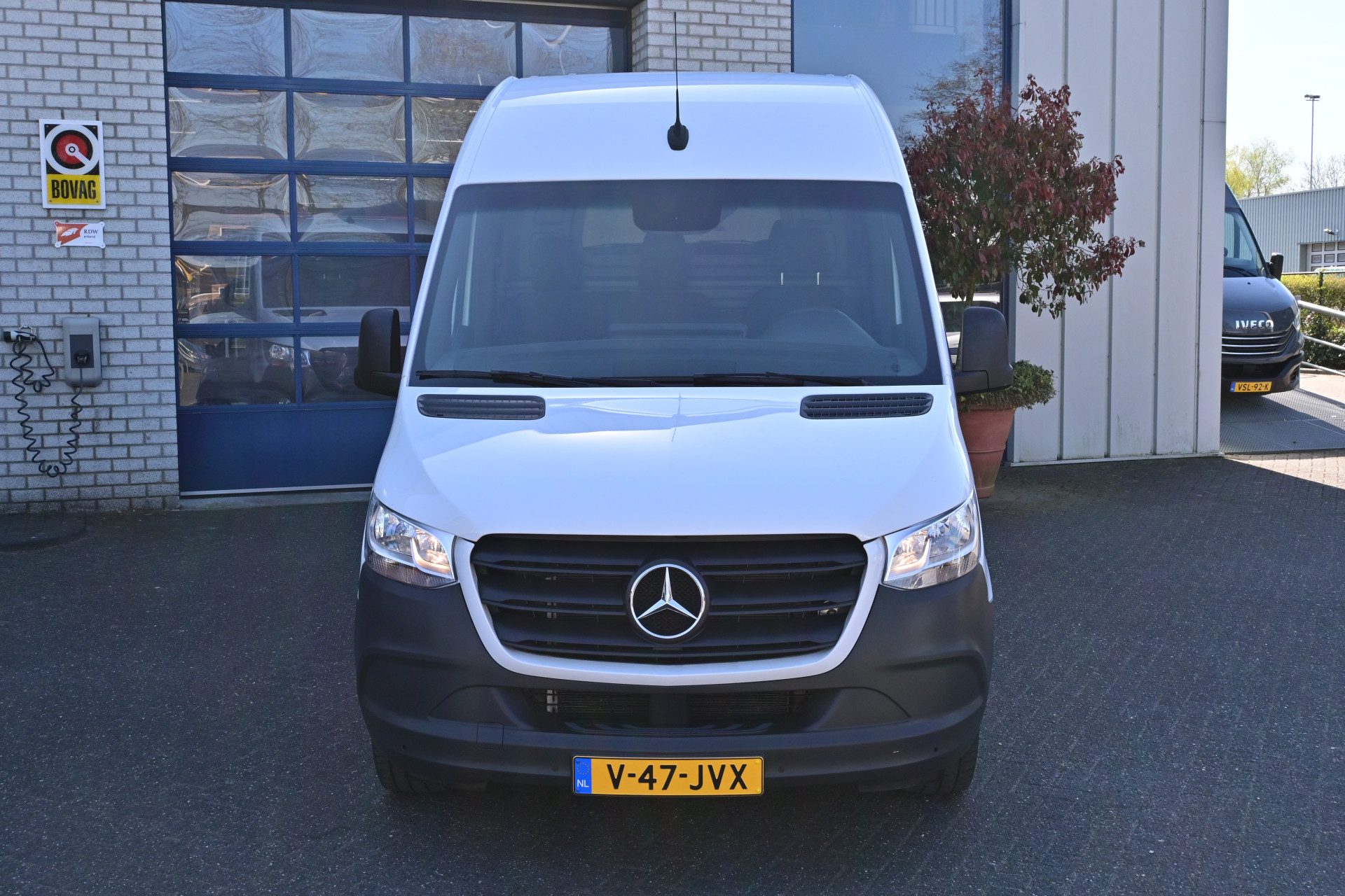 44006132-1.jpg
