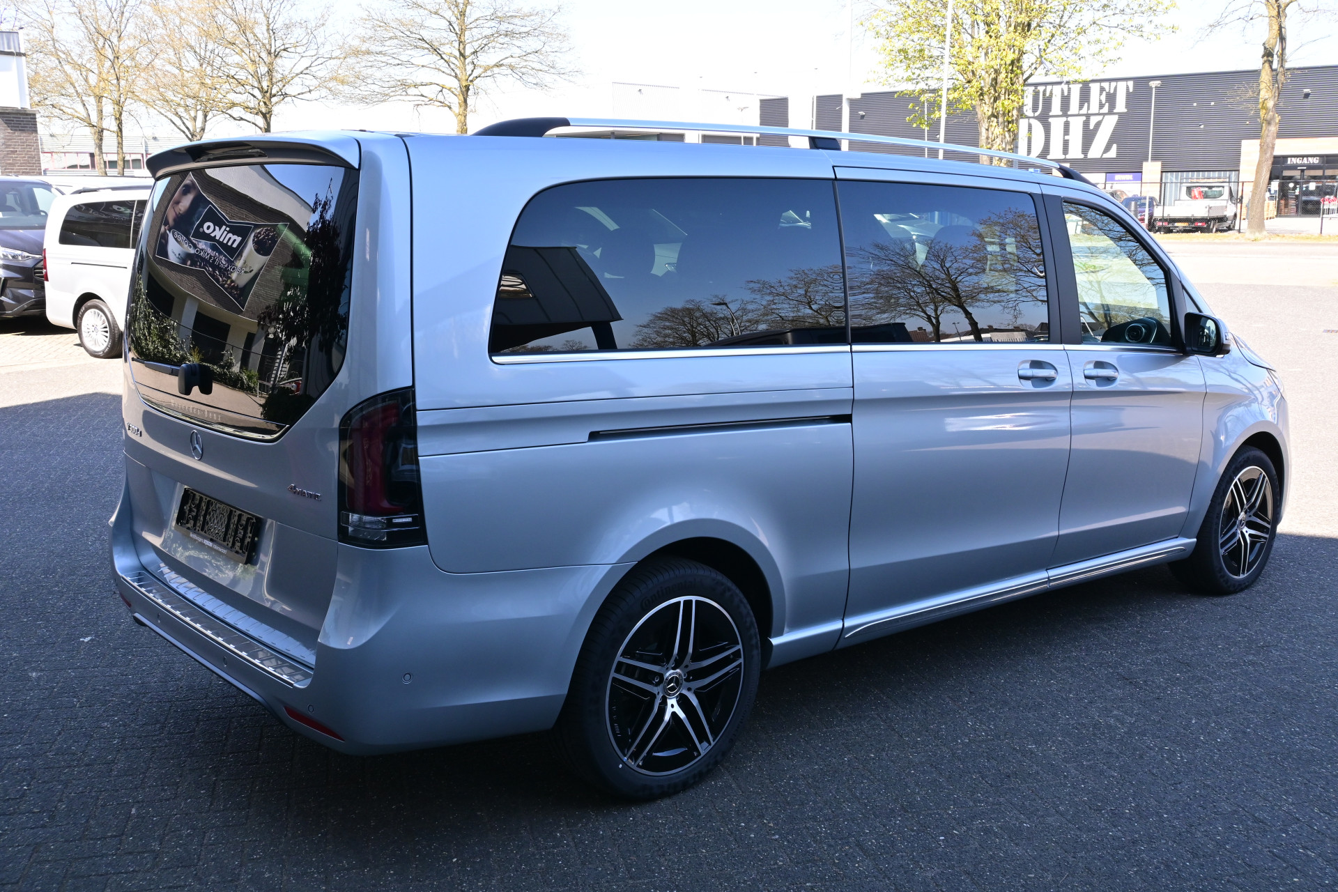 44143156-3.jpg