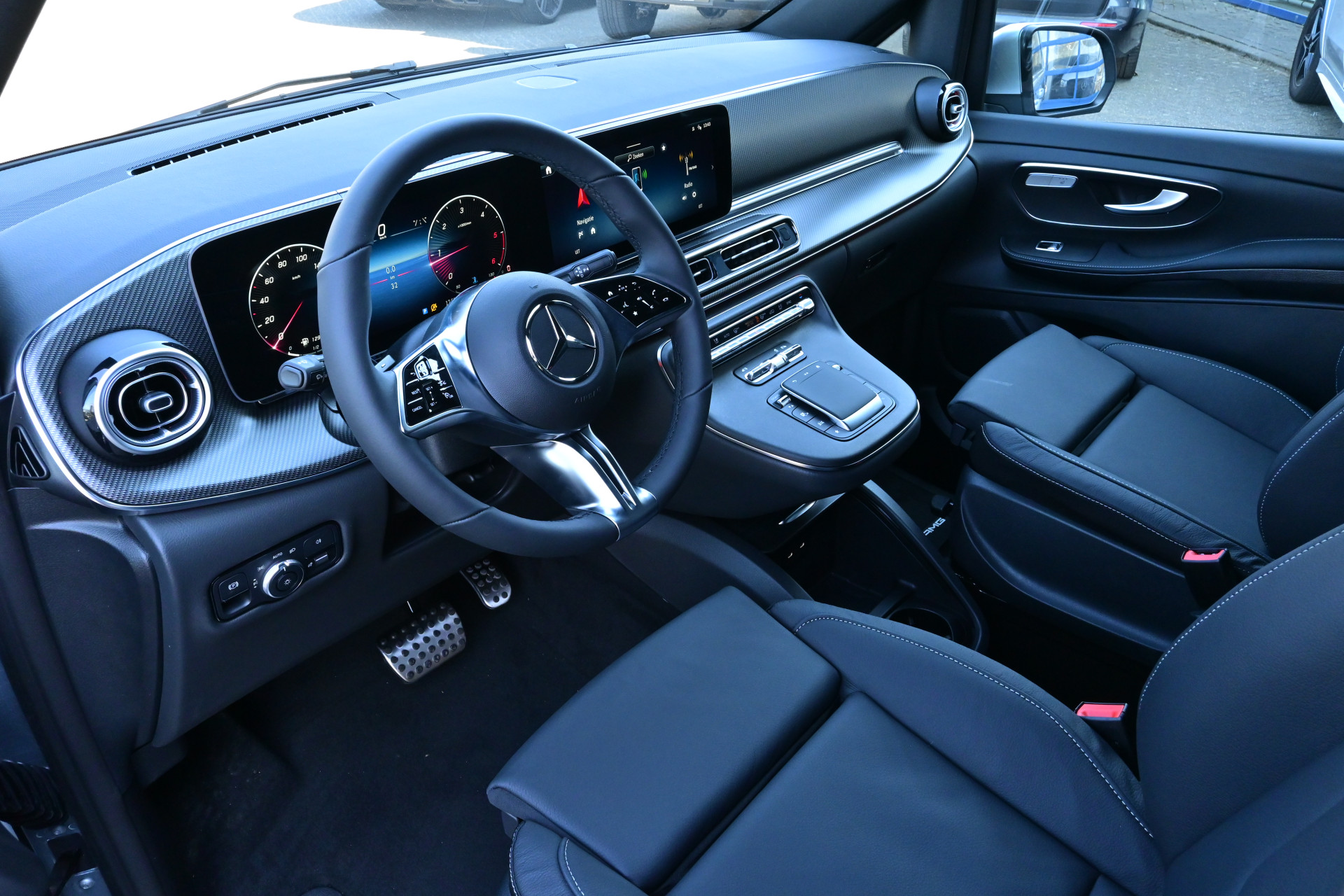 44143156-4.jpg