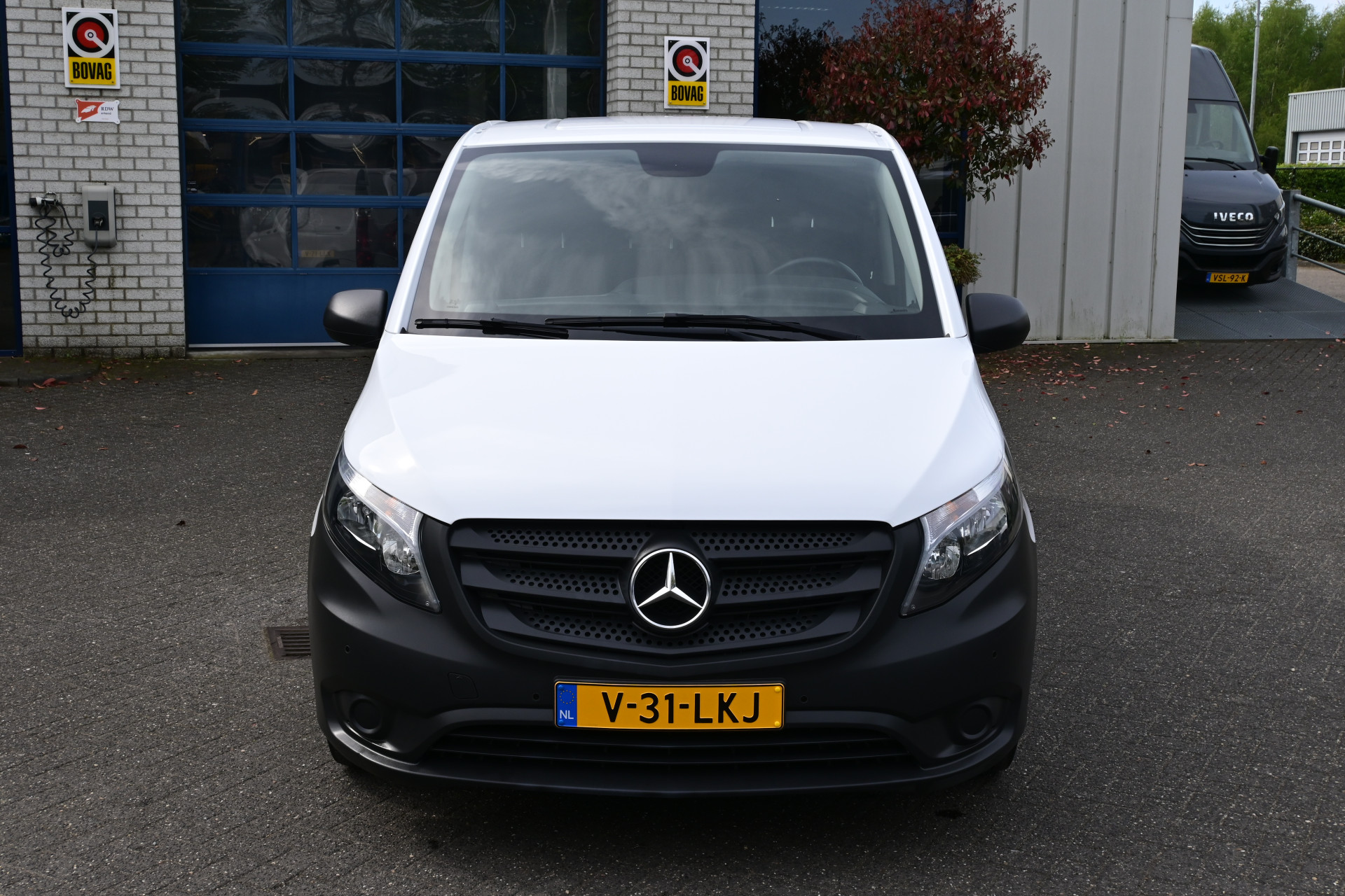 44411001-1.jpg