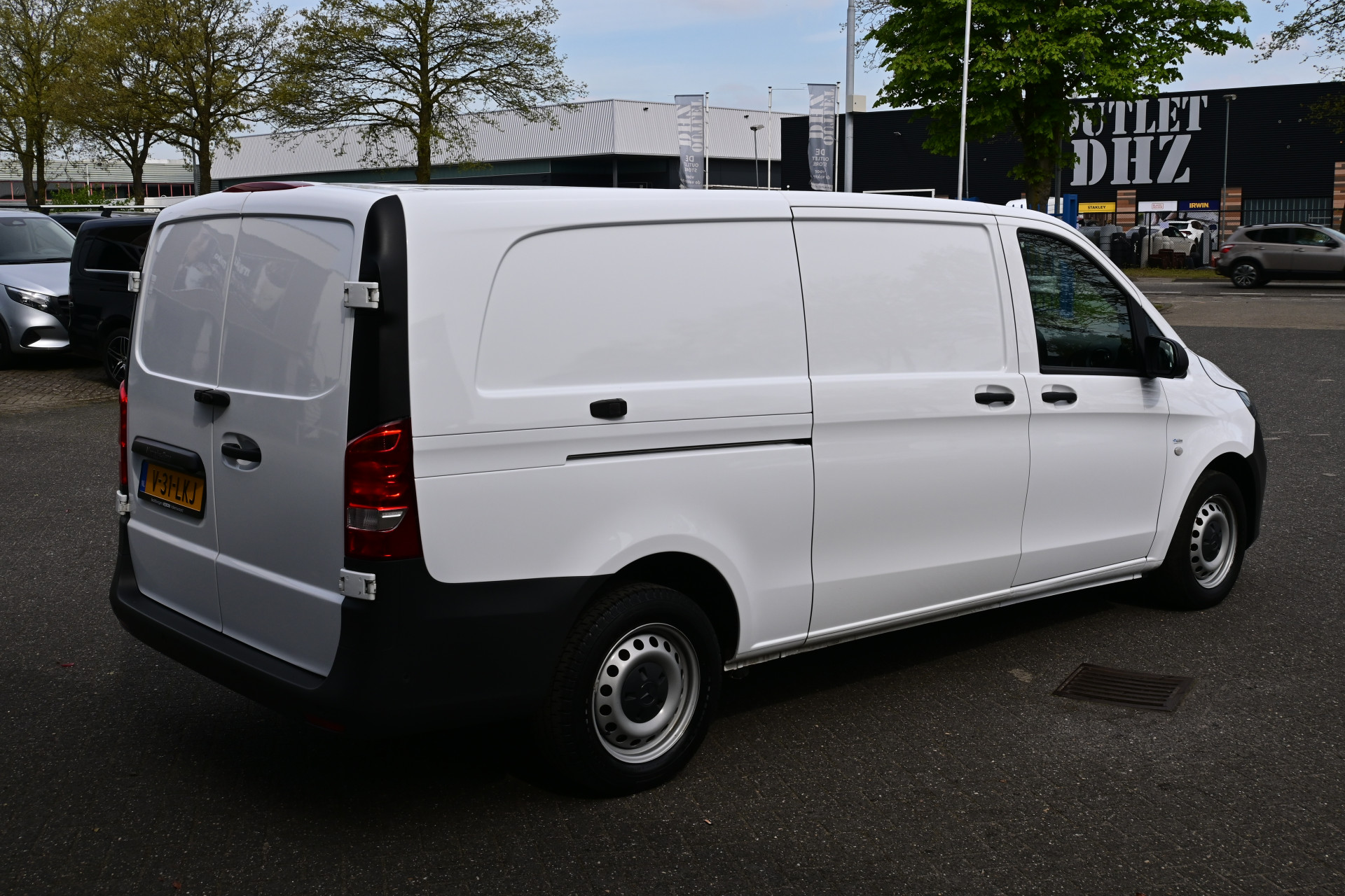 44411001-4.jpg