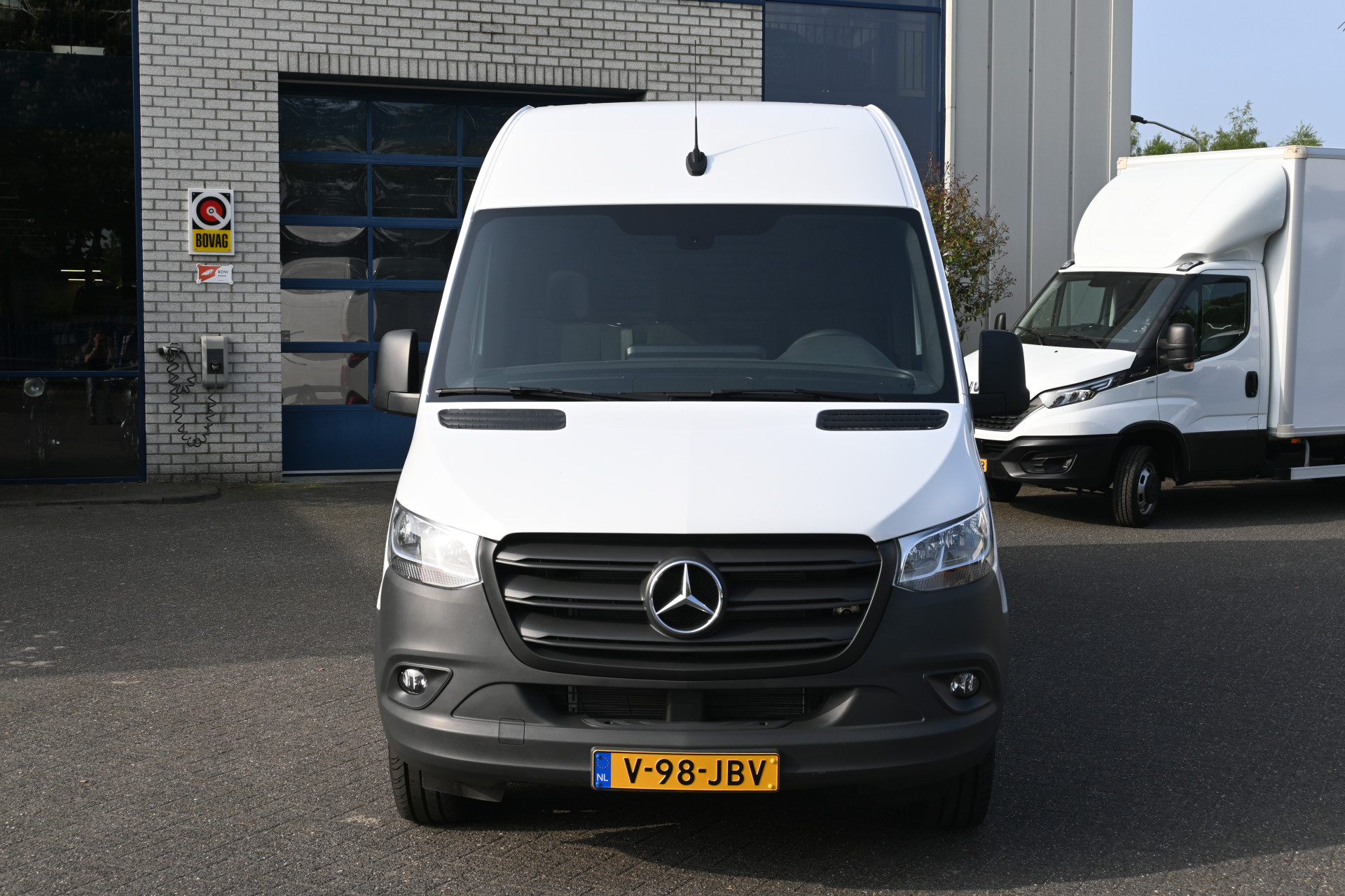 44527545-1.jpg