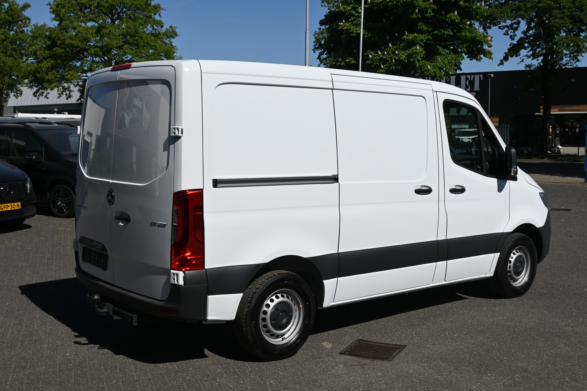 44625292-2.jpg