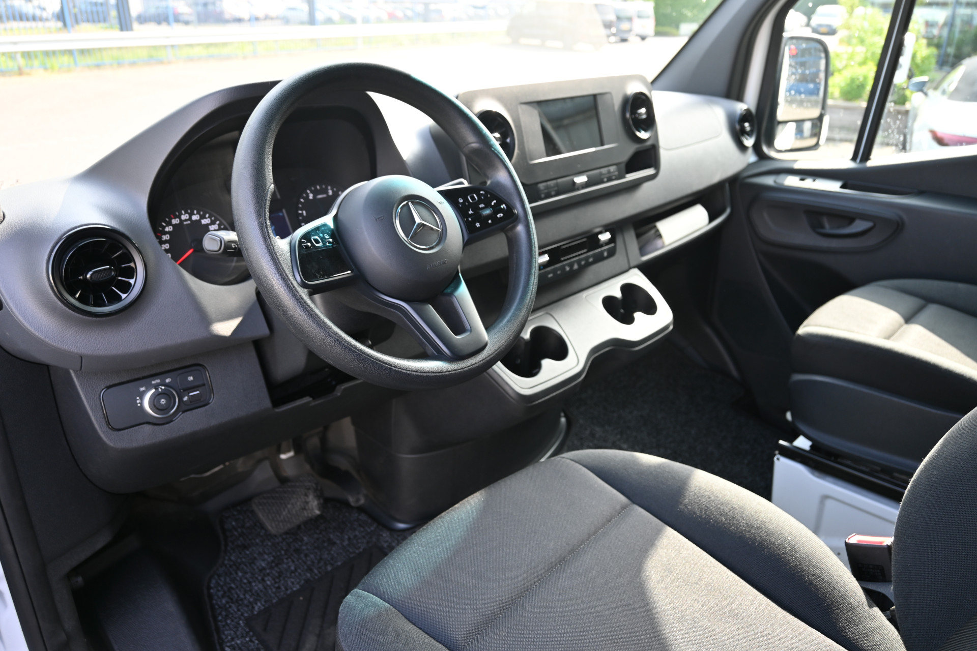 44726869-4.jpg