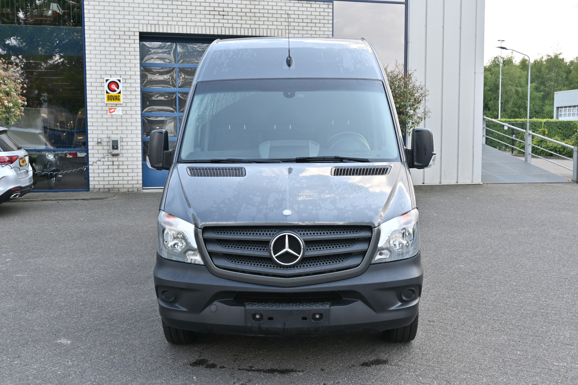 44781572-2.jpg