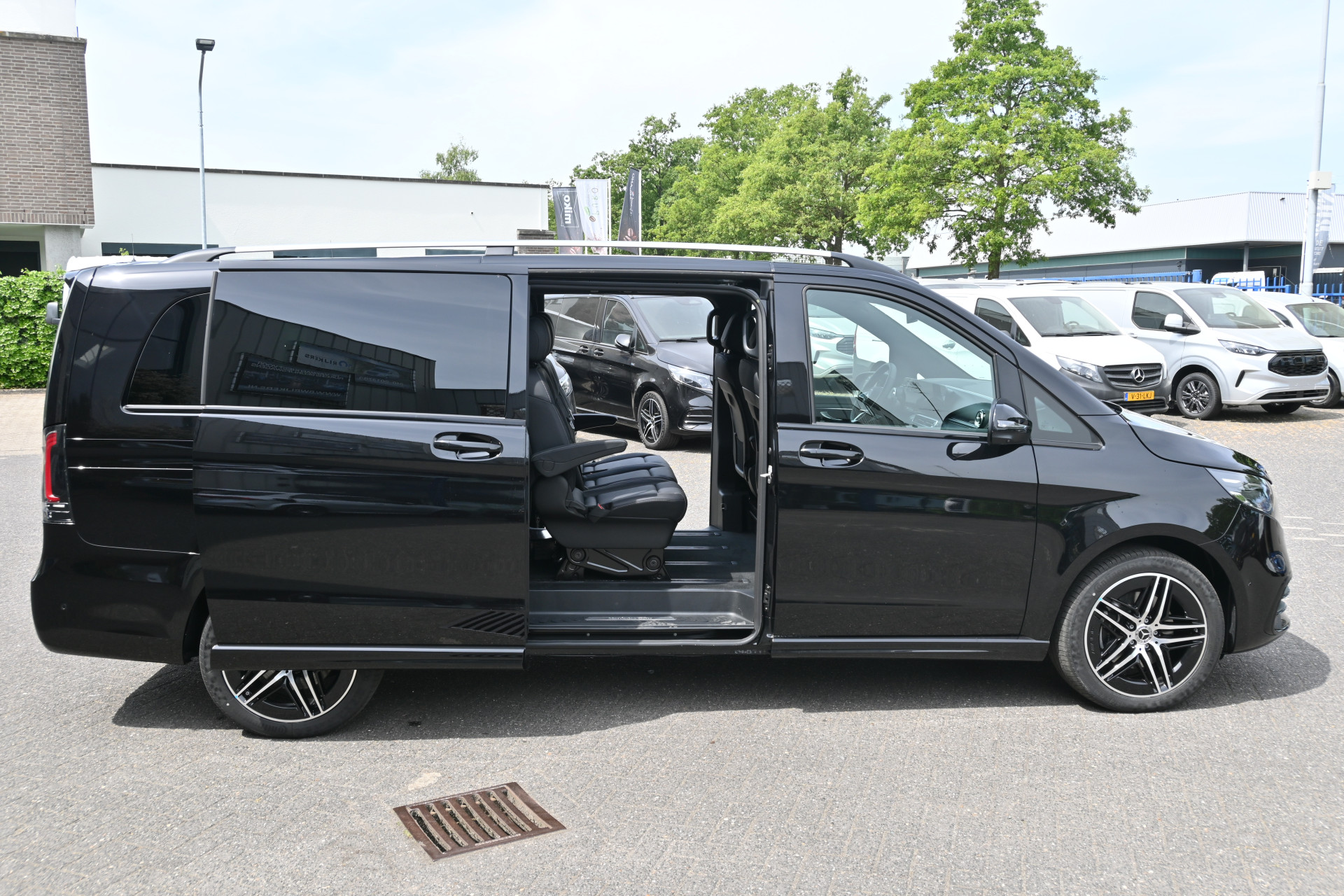 44968423-2.jpg
