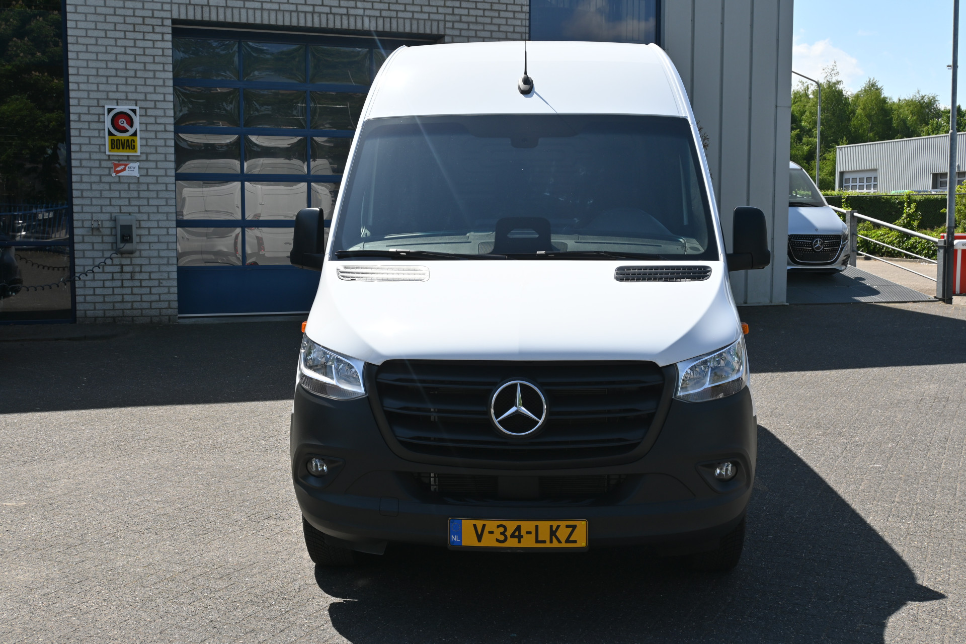 44992109-1.jpg