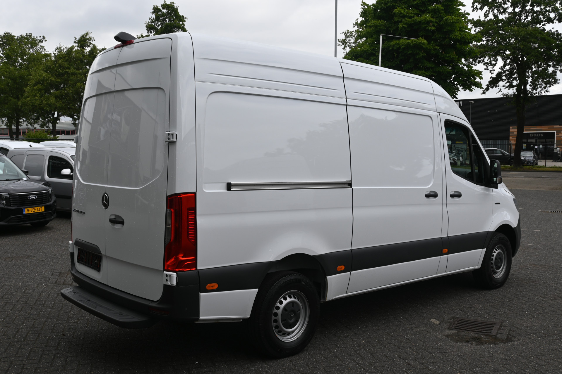 45304264-4.jpg