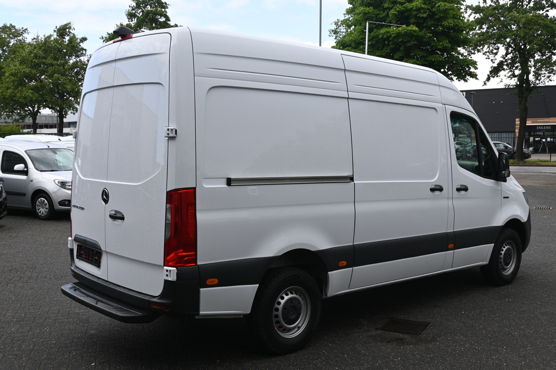 45304268-4.jpg
