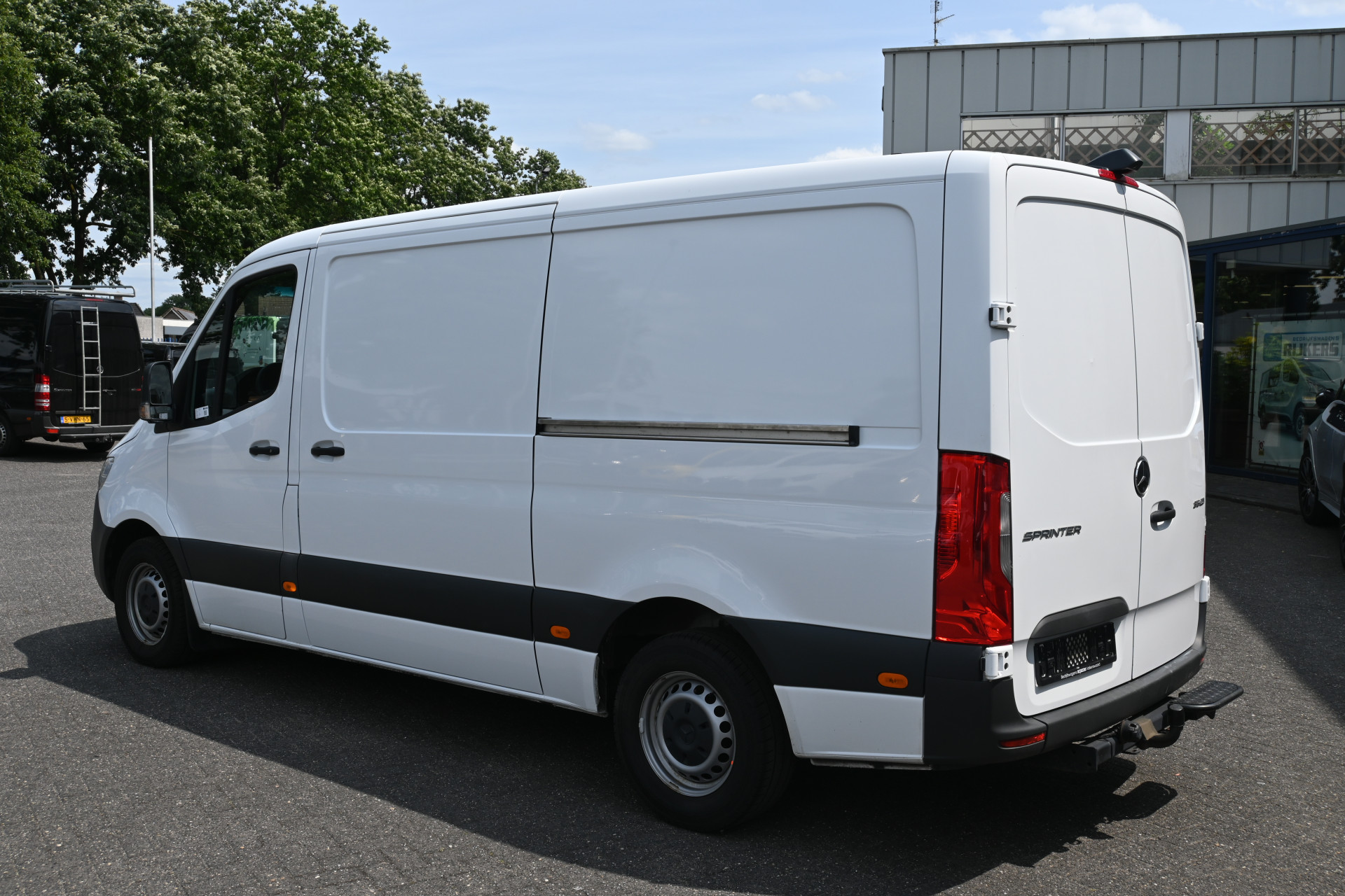 45413128-4.jpg