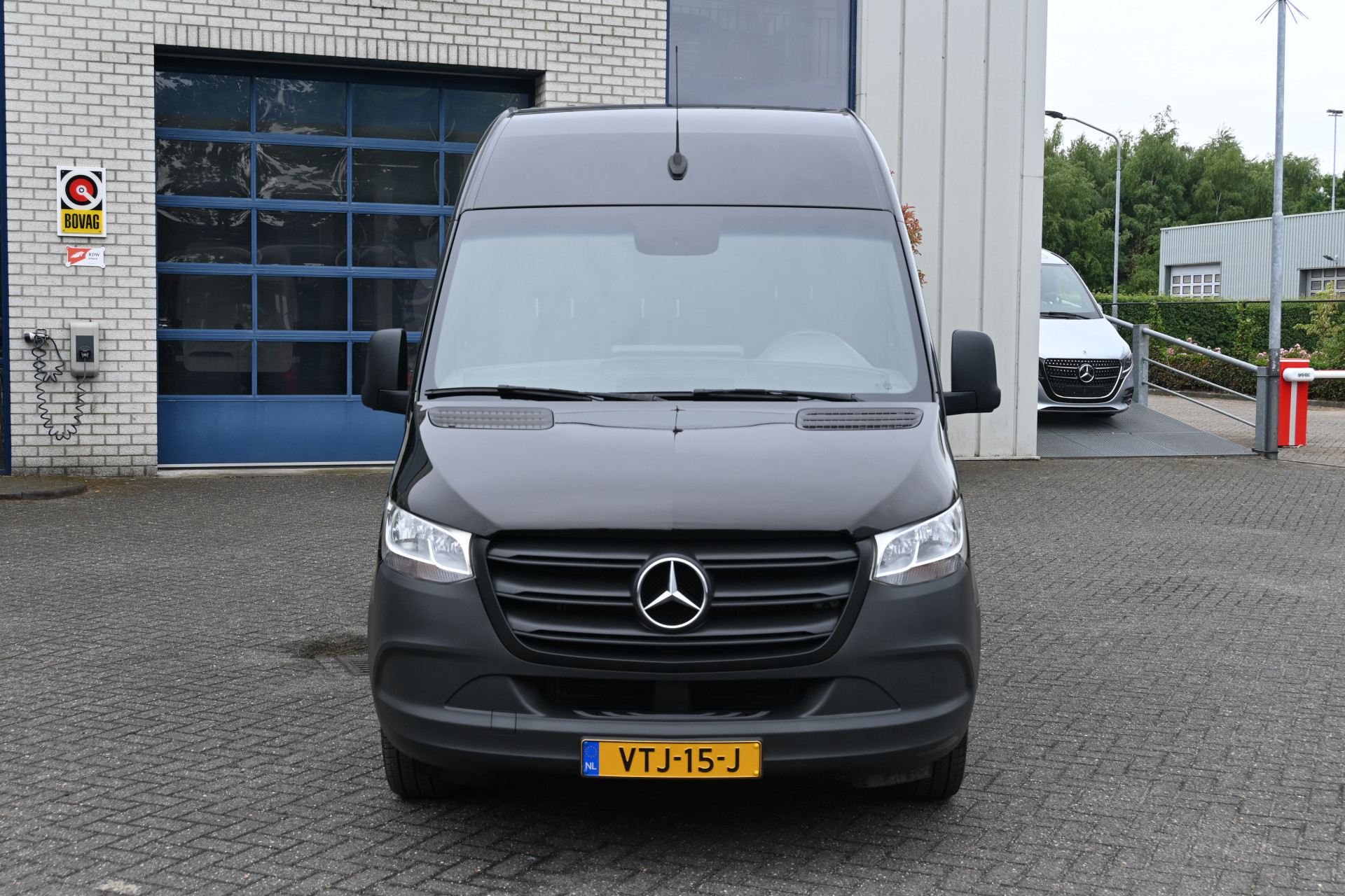 45433542-1.jpg