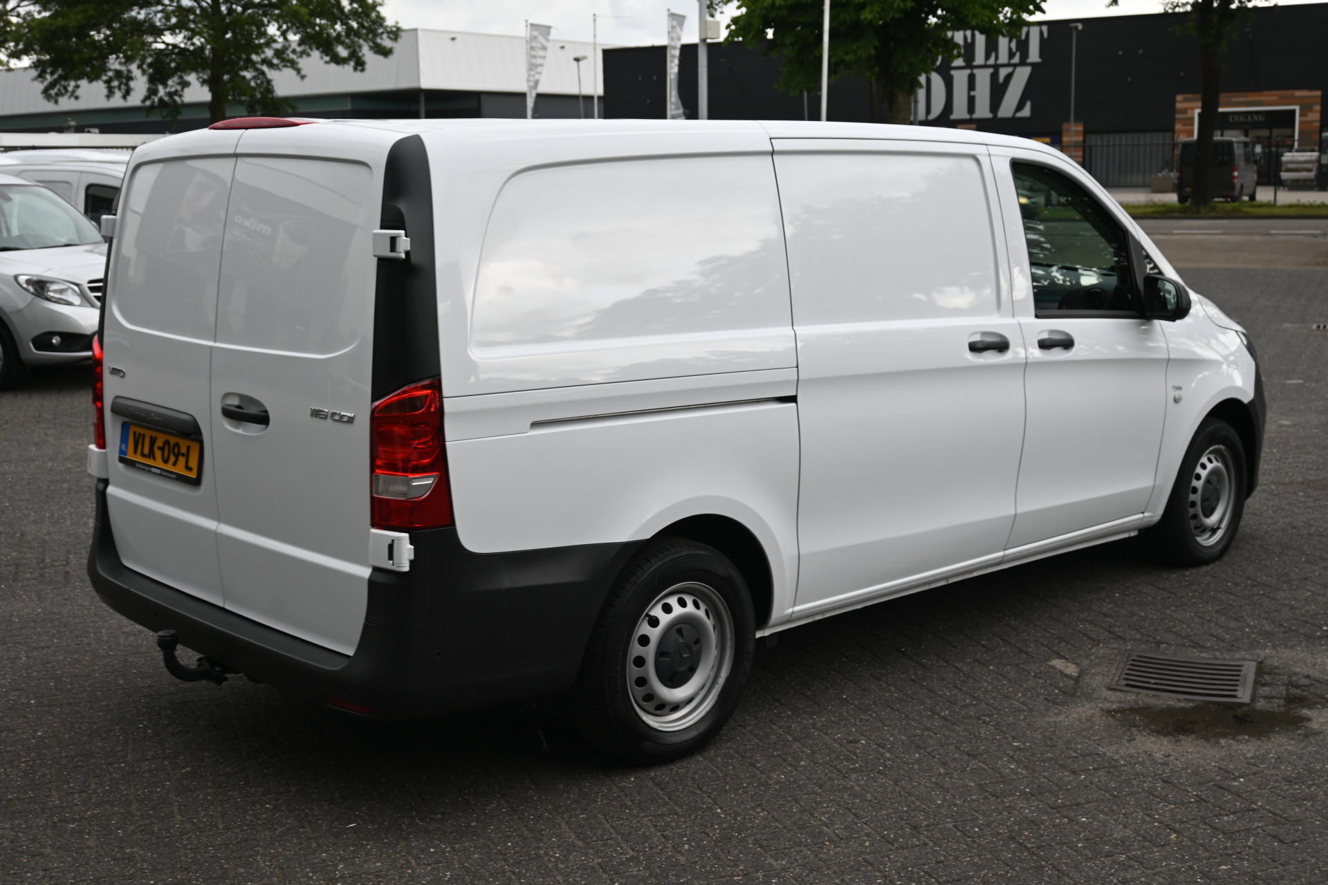 45493616-3.jpg