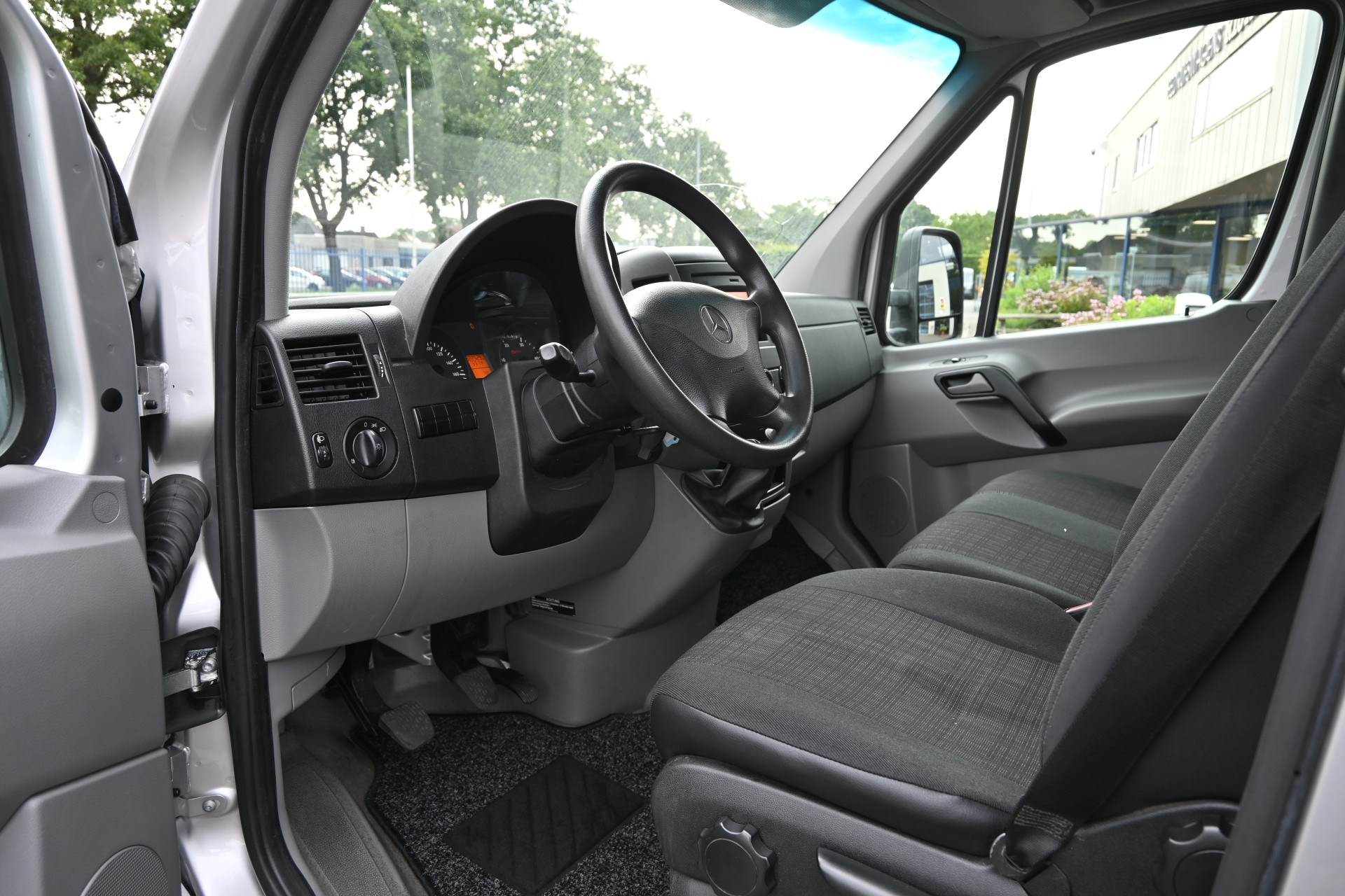 45709848-4.jpg