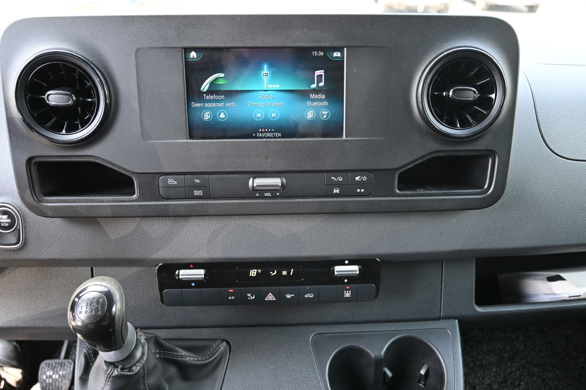 45773832-4.jpg