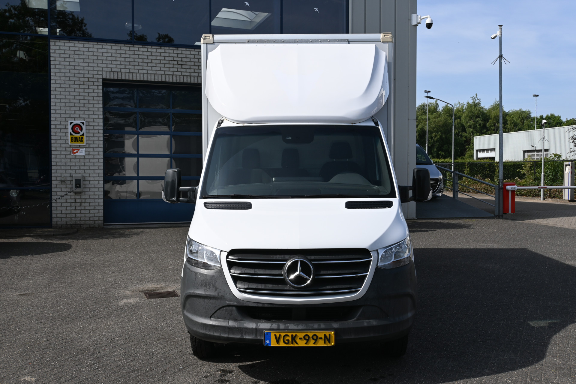 45774103-1.jpg