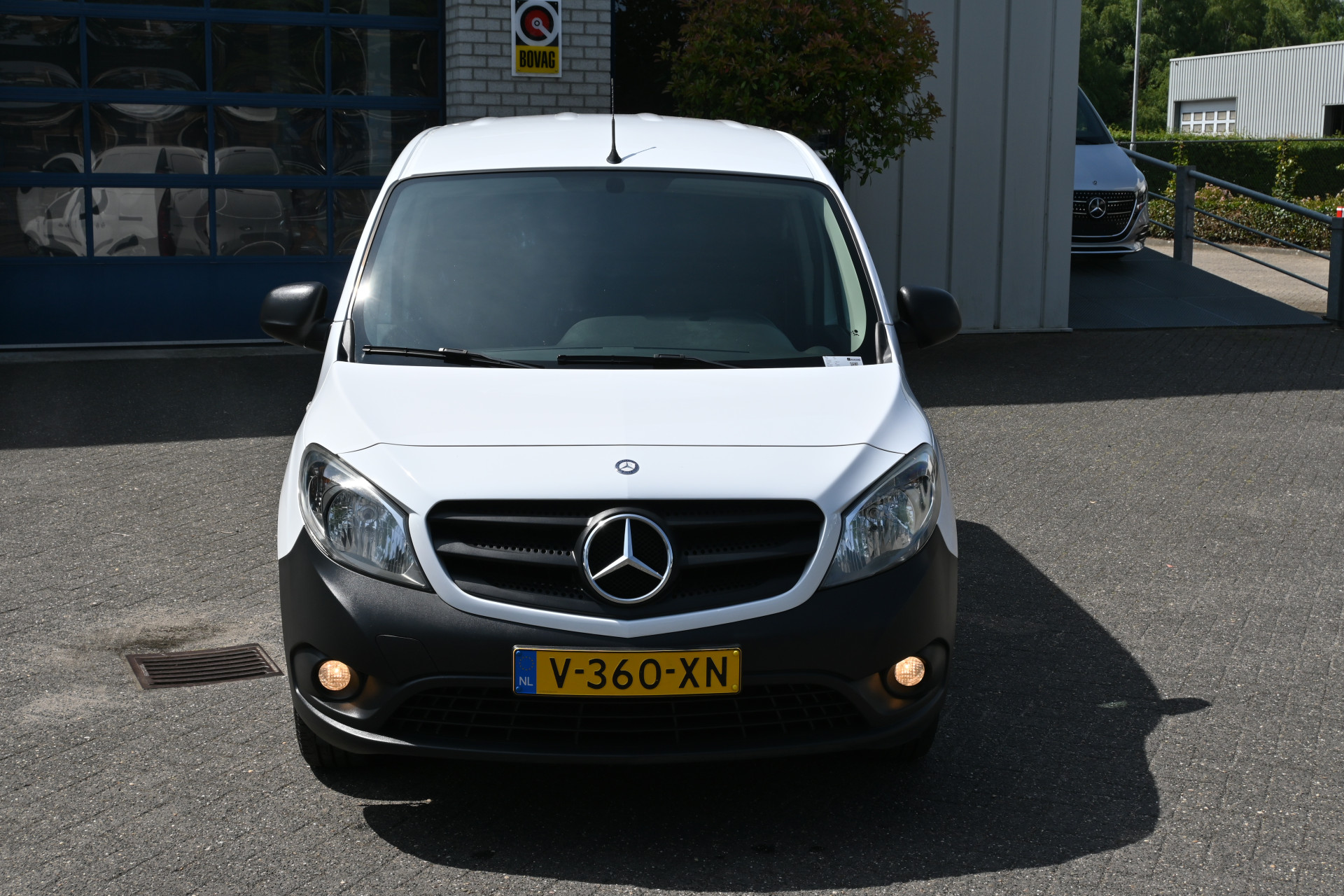 45781635-1.jpg