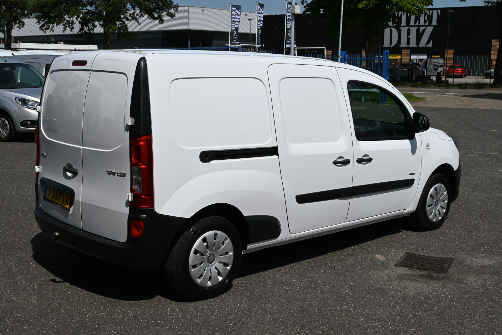 45781635-2.jpg