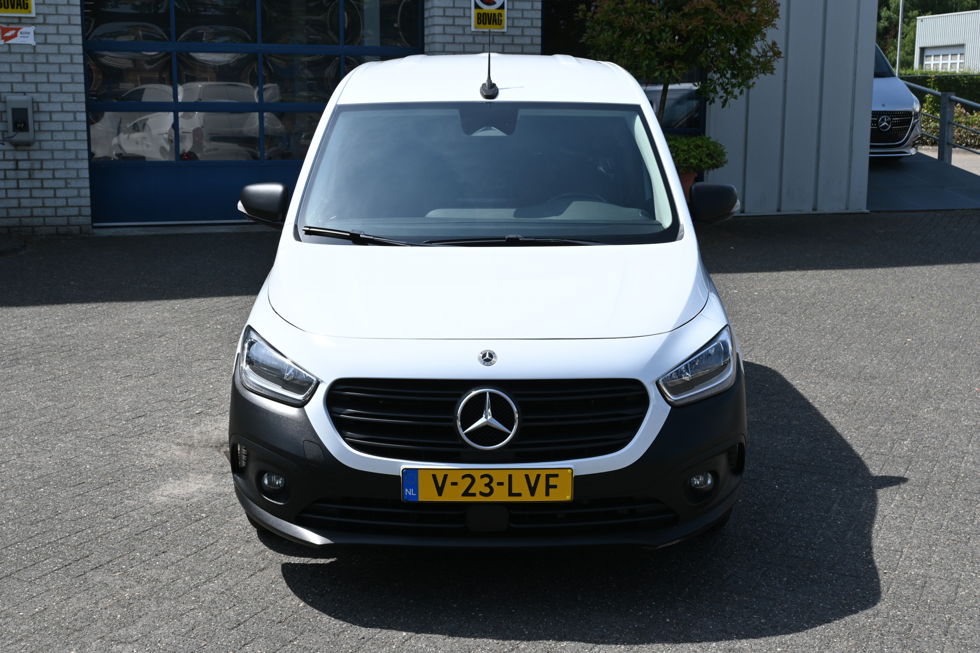 45781636-1.jpg