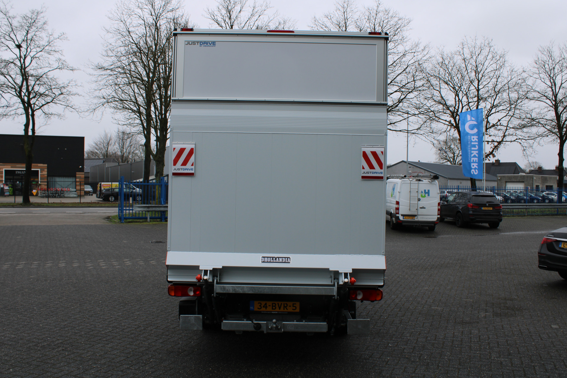 45785774-4.jpg