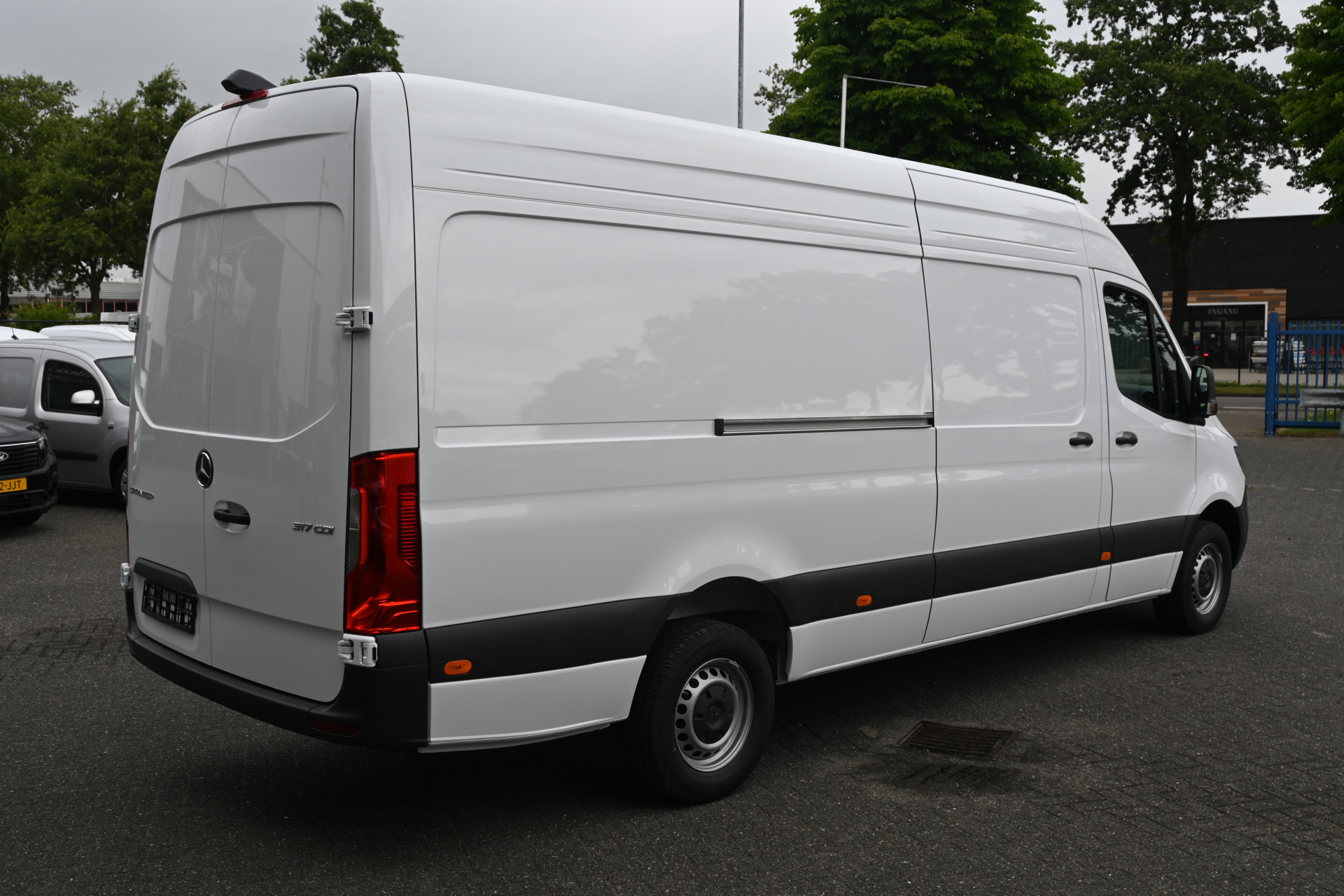 45785916-2.jpg