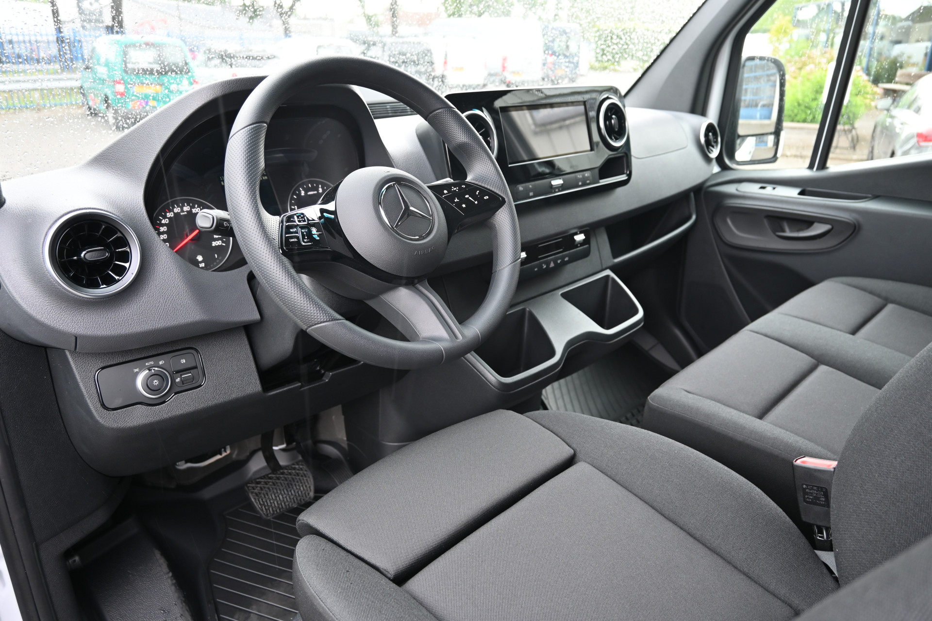 45785916-3.jpg