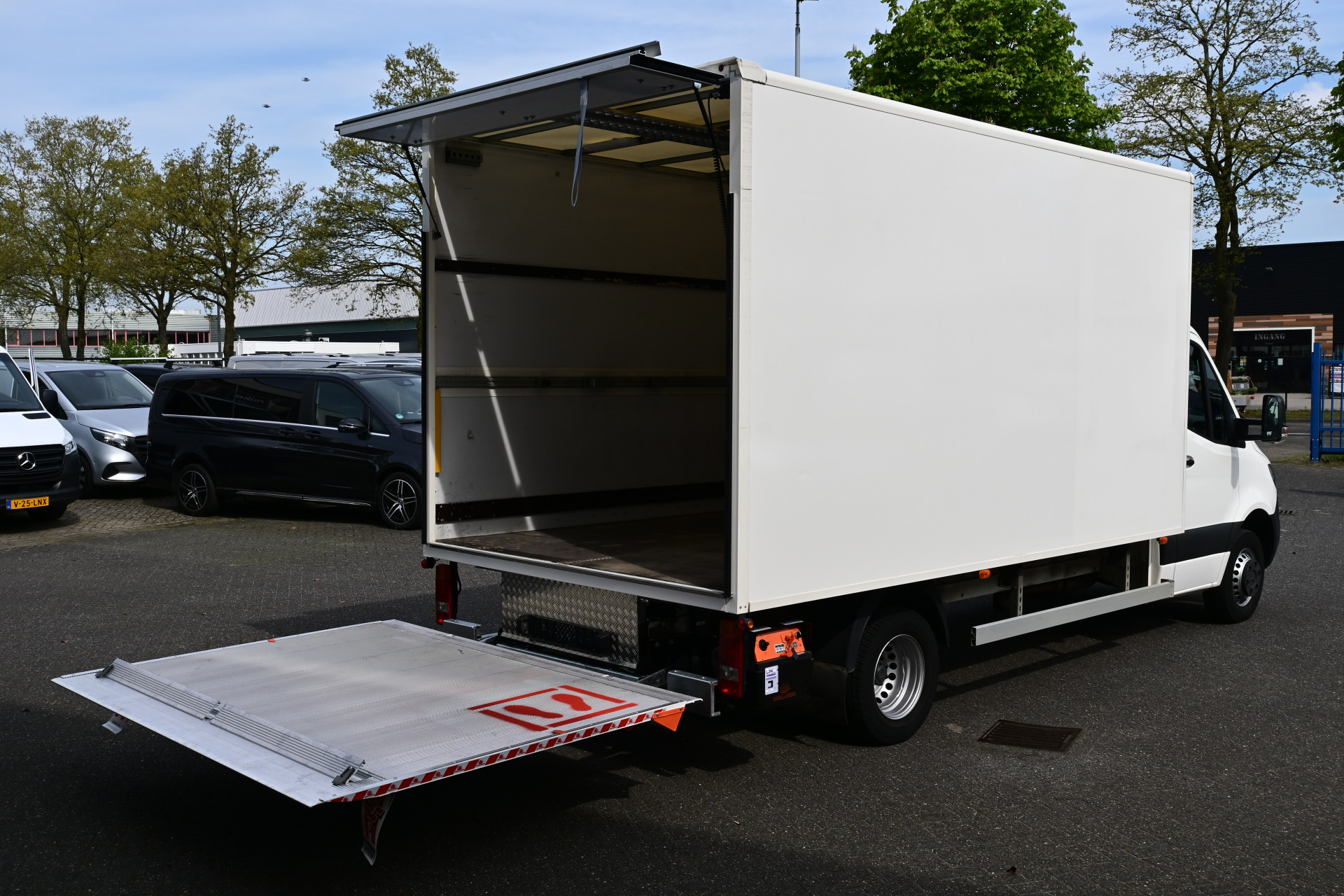 45902692-2.jpg