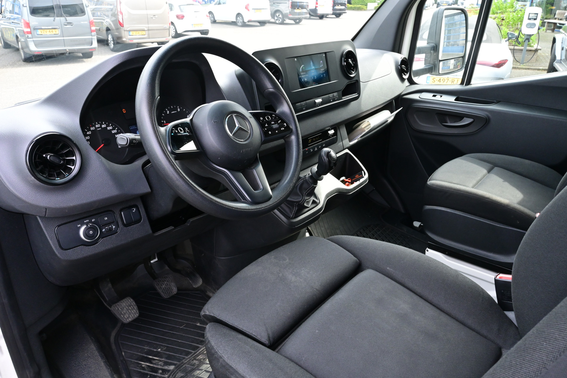 45902692-4.jpg
