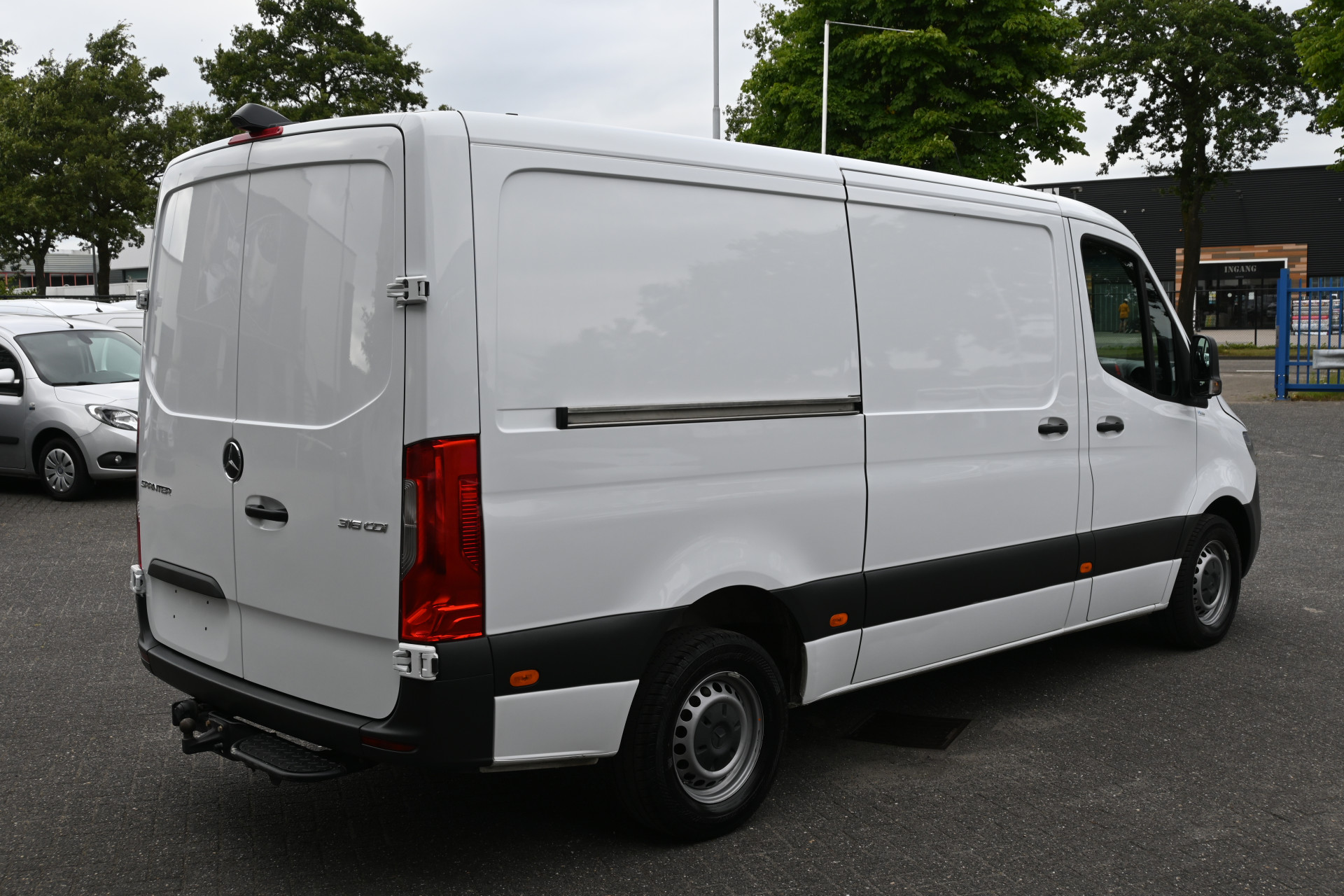 45938454-2.jpg