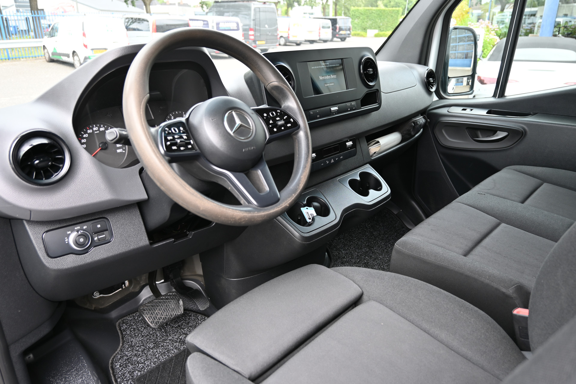 45938454-3.jpg