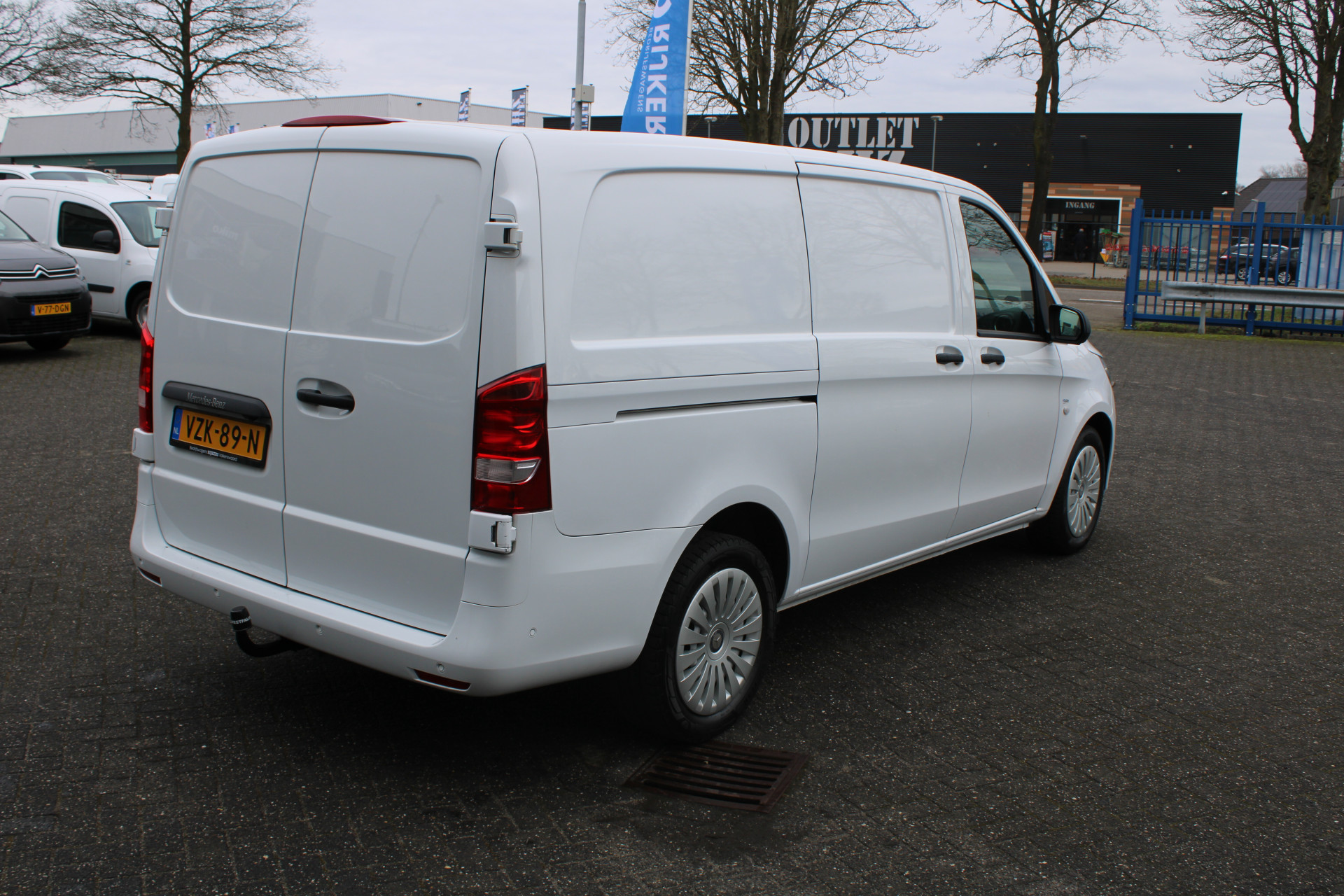 46011859-2.jpg