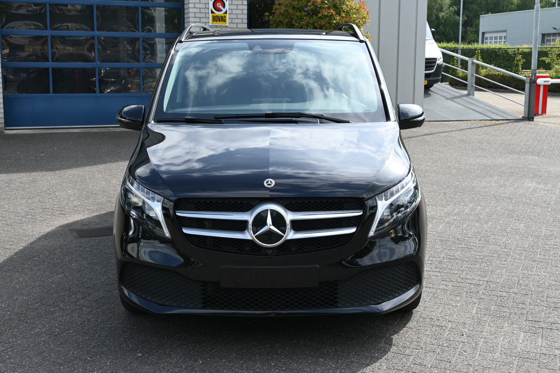 46017736-1.jpg