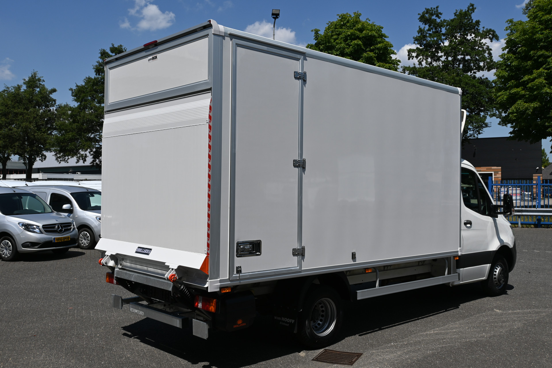 46092207-3.jpg