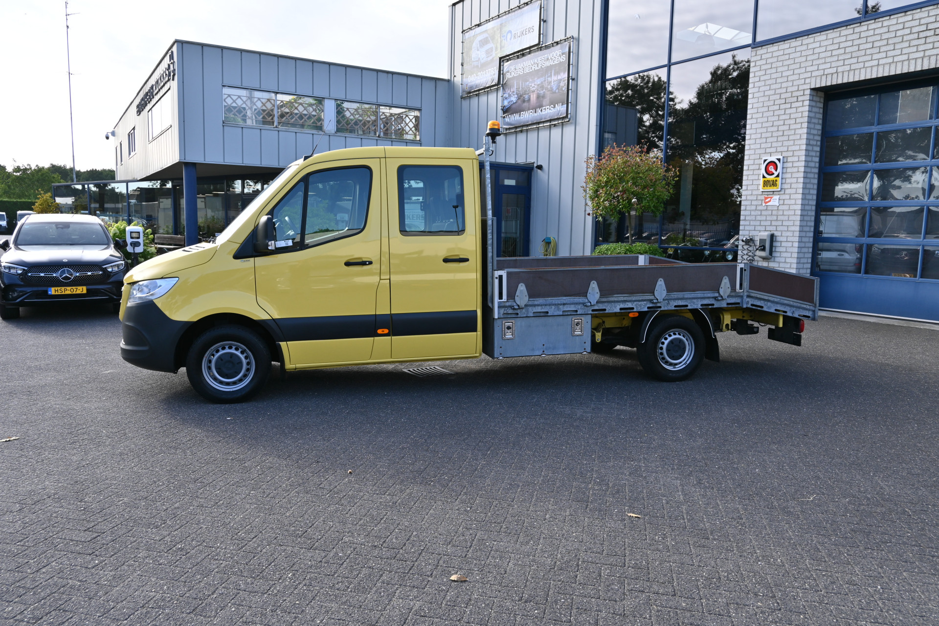 46425603-1.jpg