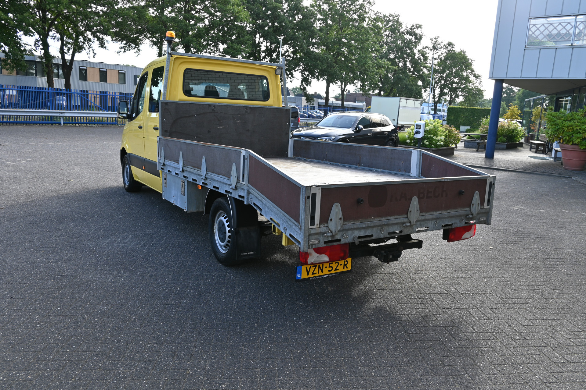 46425603-2.jpg